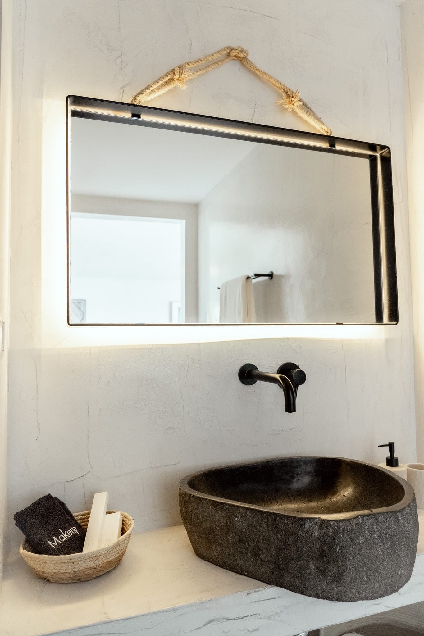 Deluxe Suite with Sea View and Jacuzzi, Elia Nikitis – photo 18 of 59