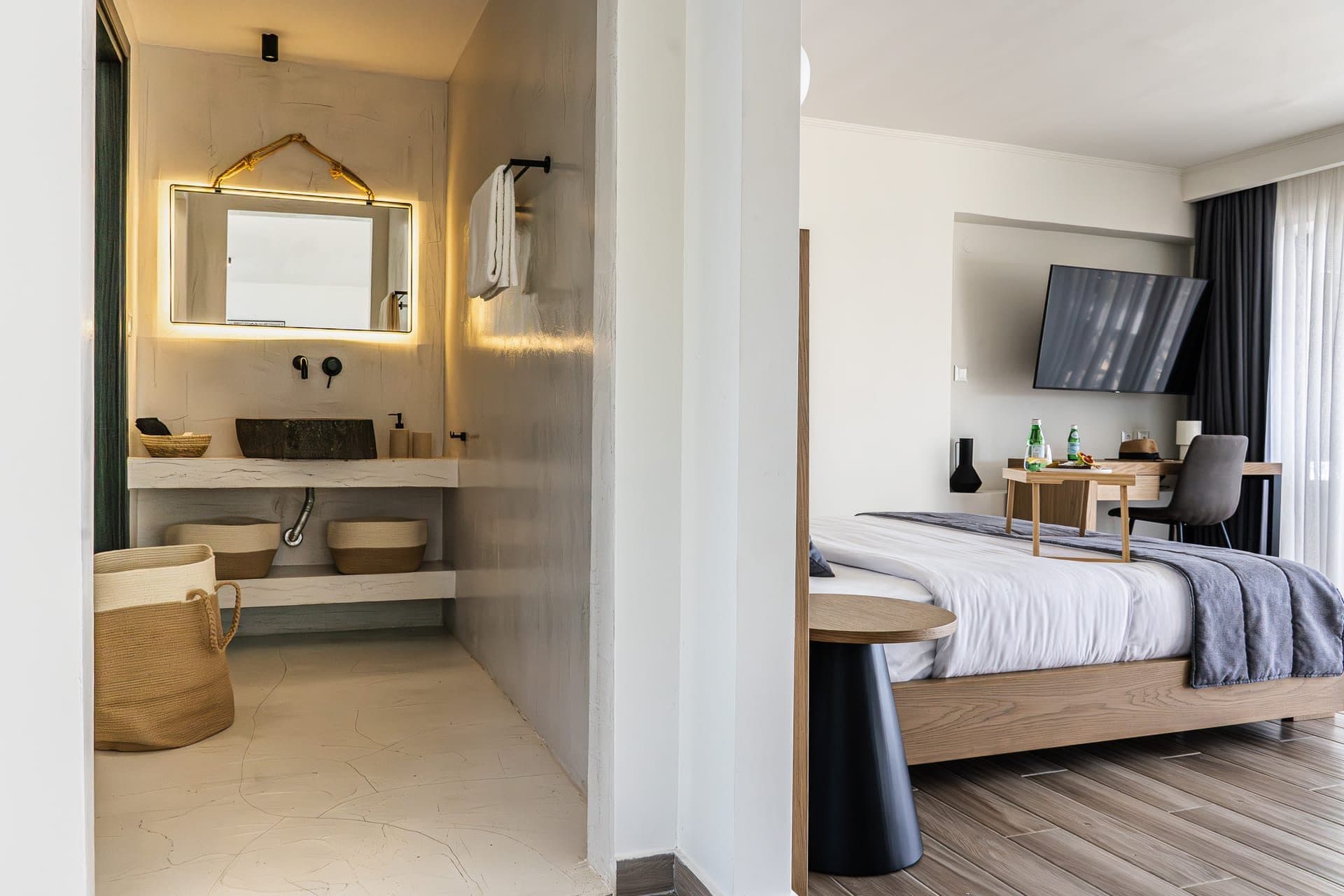 Deluxe Suite with Sea View and Jacuzzi, Elia Nikitis – photo 41 of 59