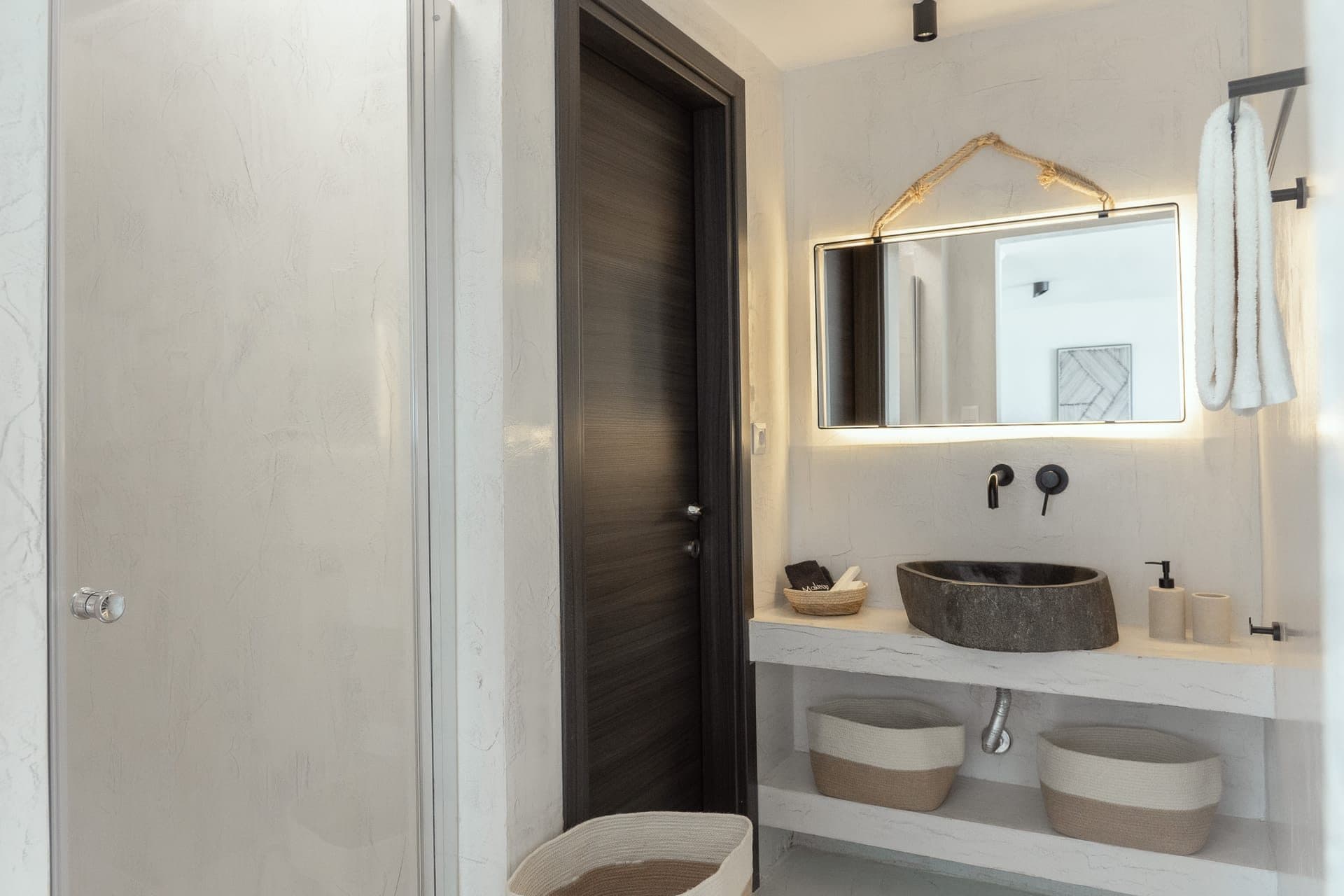 Deluxe Suite with Sea View and Jacuzzi, Elia Nikitis – photo 9 of 59