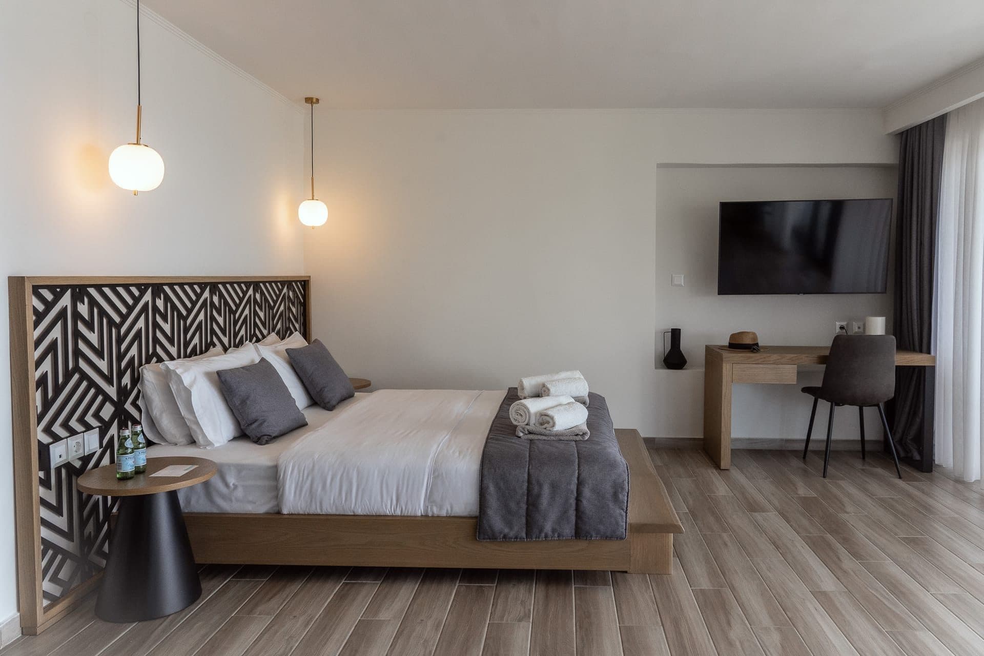 Deluxe Suite with Sea View and Jacuzzi, Elia Nikitis – photo 12 of 59