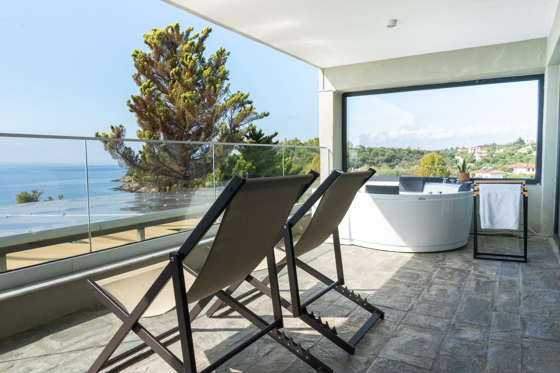 Deluxe Suite with Sea View and Jacuzzi, Elia Nikitis – photo 30 of 59