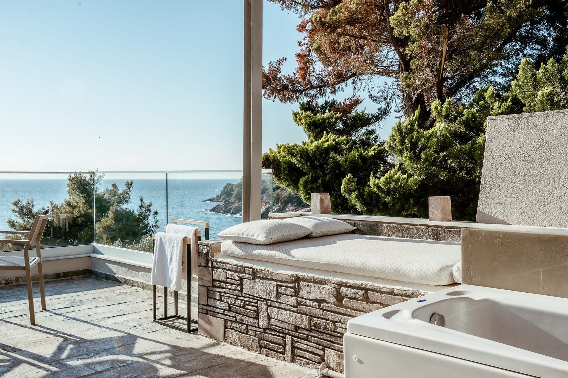 Elegant Suite with Sea View and Hot Tub, Elia Nikitis – photo 6 of 41