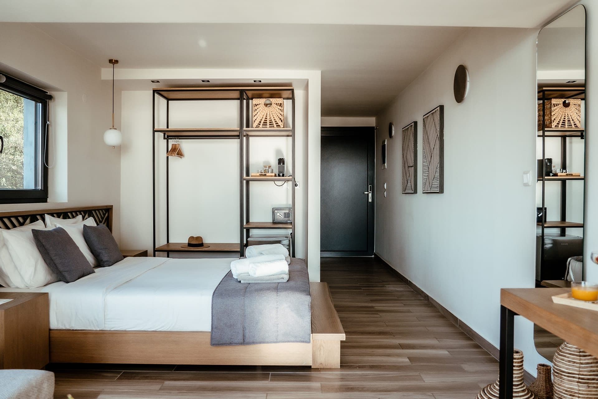 Elegant Suite with Sea View and Hot Tub, Elia Nikitis – photo 7 of 41