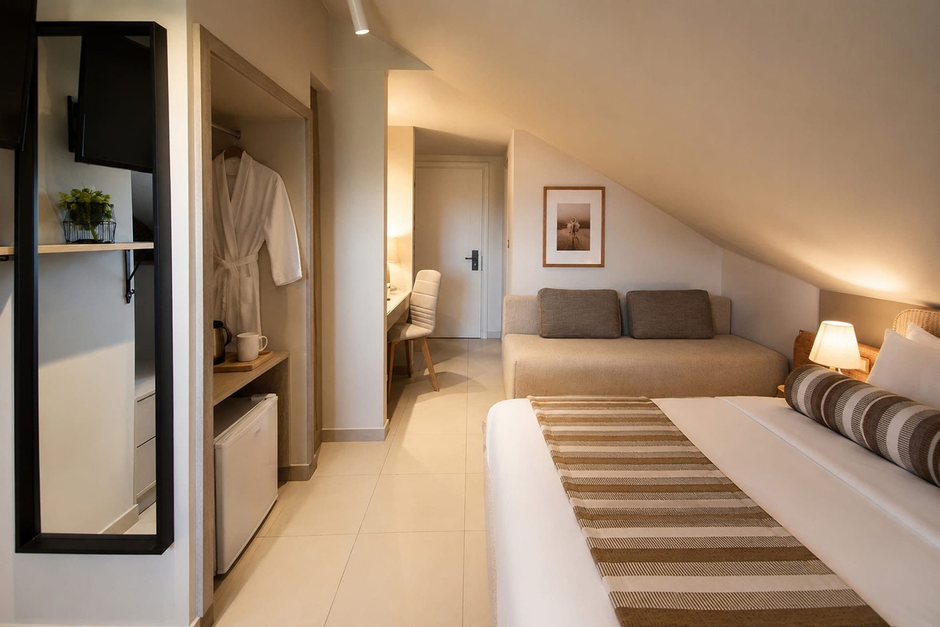 Attic Two Bedroom Suite, Paralia – photo 4 of 9