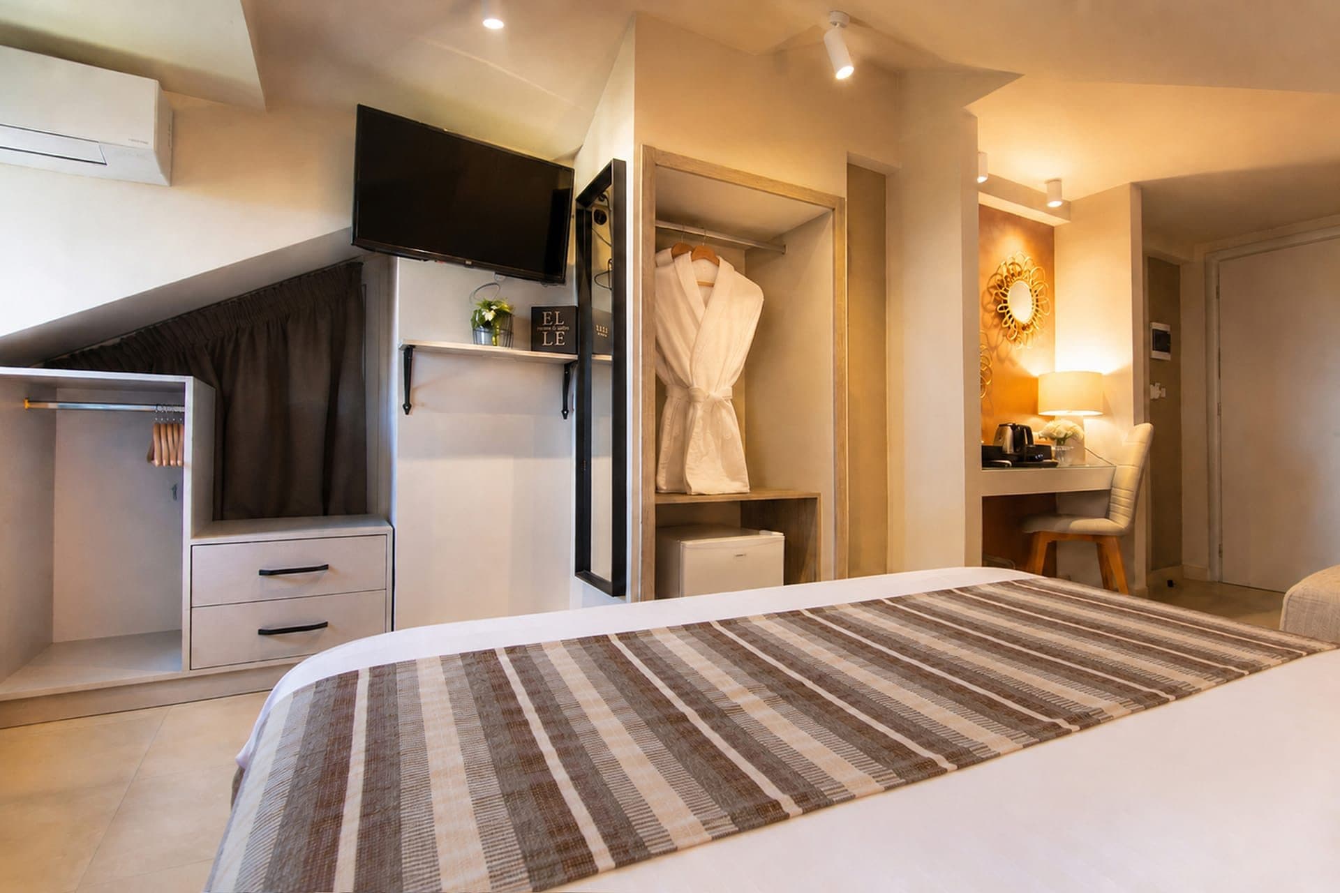 Attic Two Bedroom Suite, Paralia – photo 7 of 9