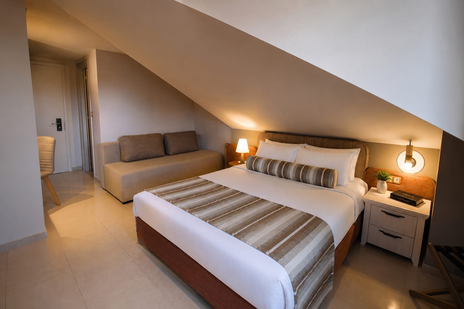 Attic Two Bedroom Suite, Paralia – photo 2 of 9