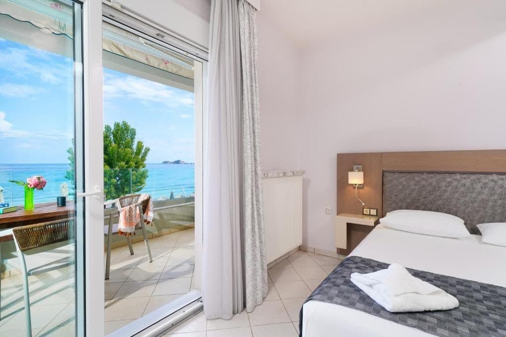 Superior Triple Room with Sea View Chrisi Akti, Chrisi Akti – photo 5 of 14