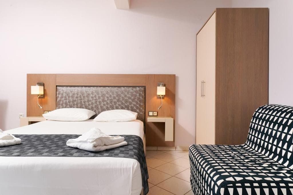 Superior Triple Room with Sea View Chrisi Akti, Chrisi Akti – photo 4 of 14