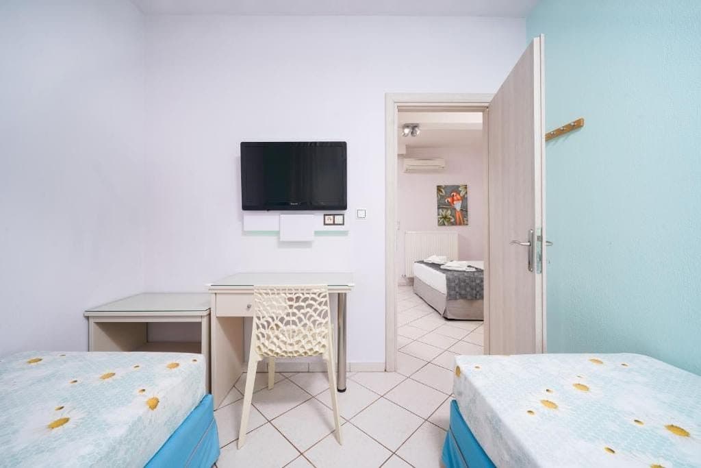 Family Apartment with Sea View, Chrisi Akti – photo 6 of 13