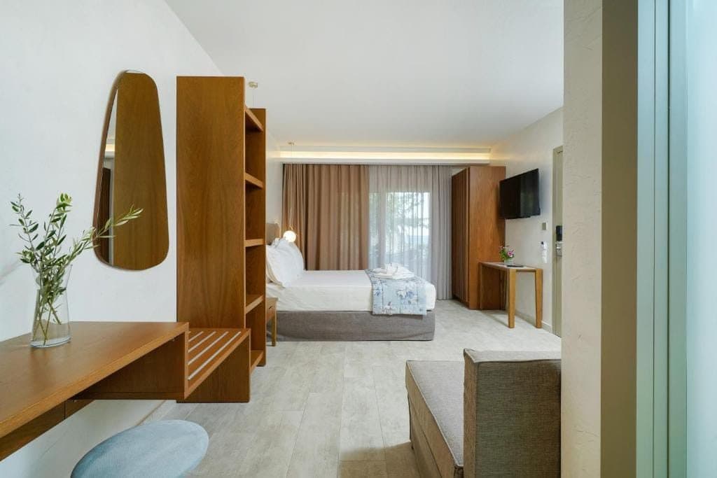 Junior Suite Chrisi Akti, Chrisi Akti – photo 2 of 26