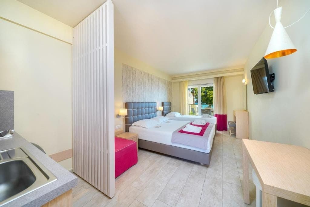Triple Room with Sea View, Chrisi Akti – photo 5 of 26