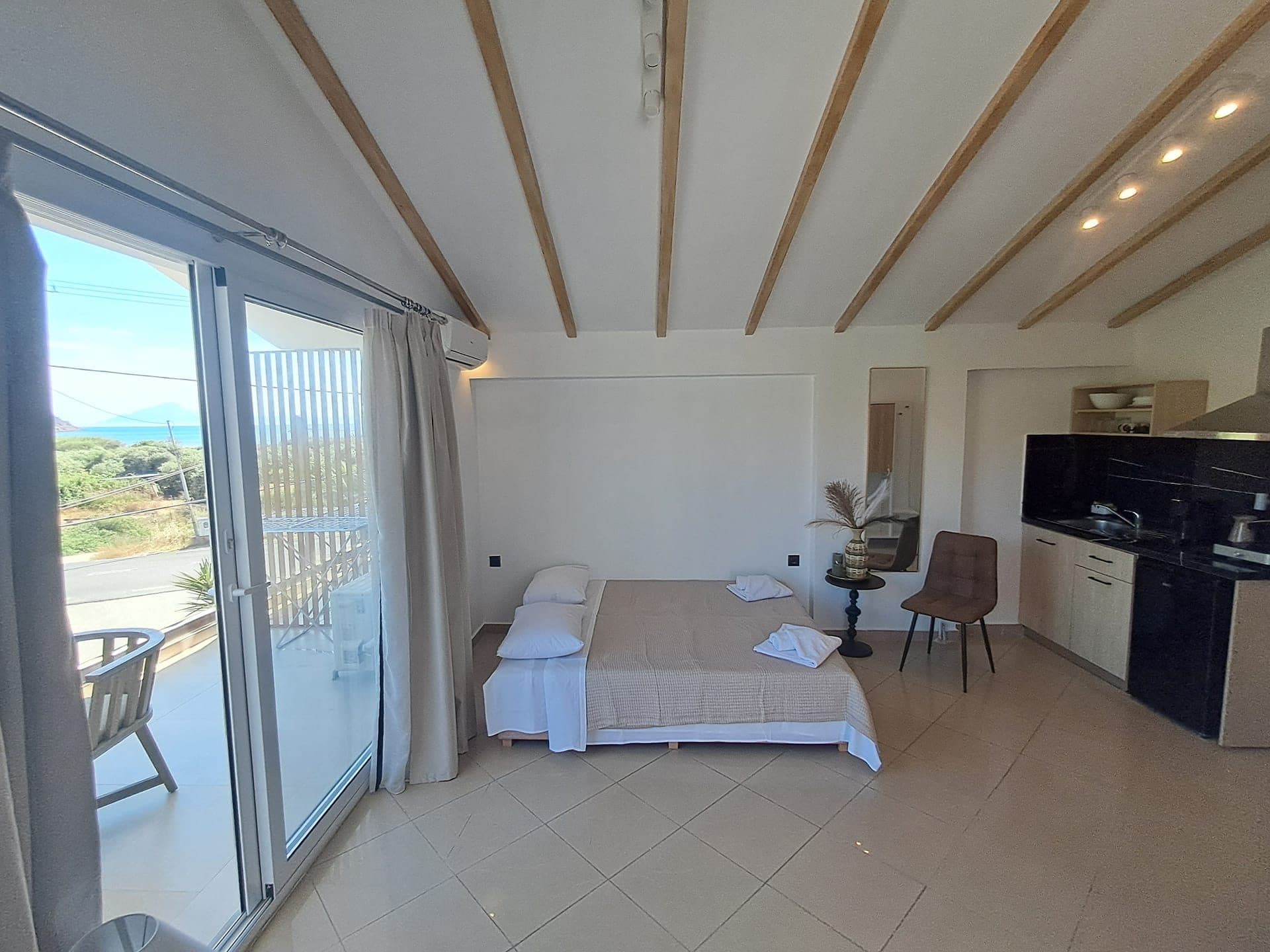 SEAVIEW APARTMENT, Potos – photo 15 of 18