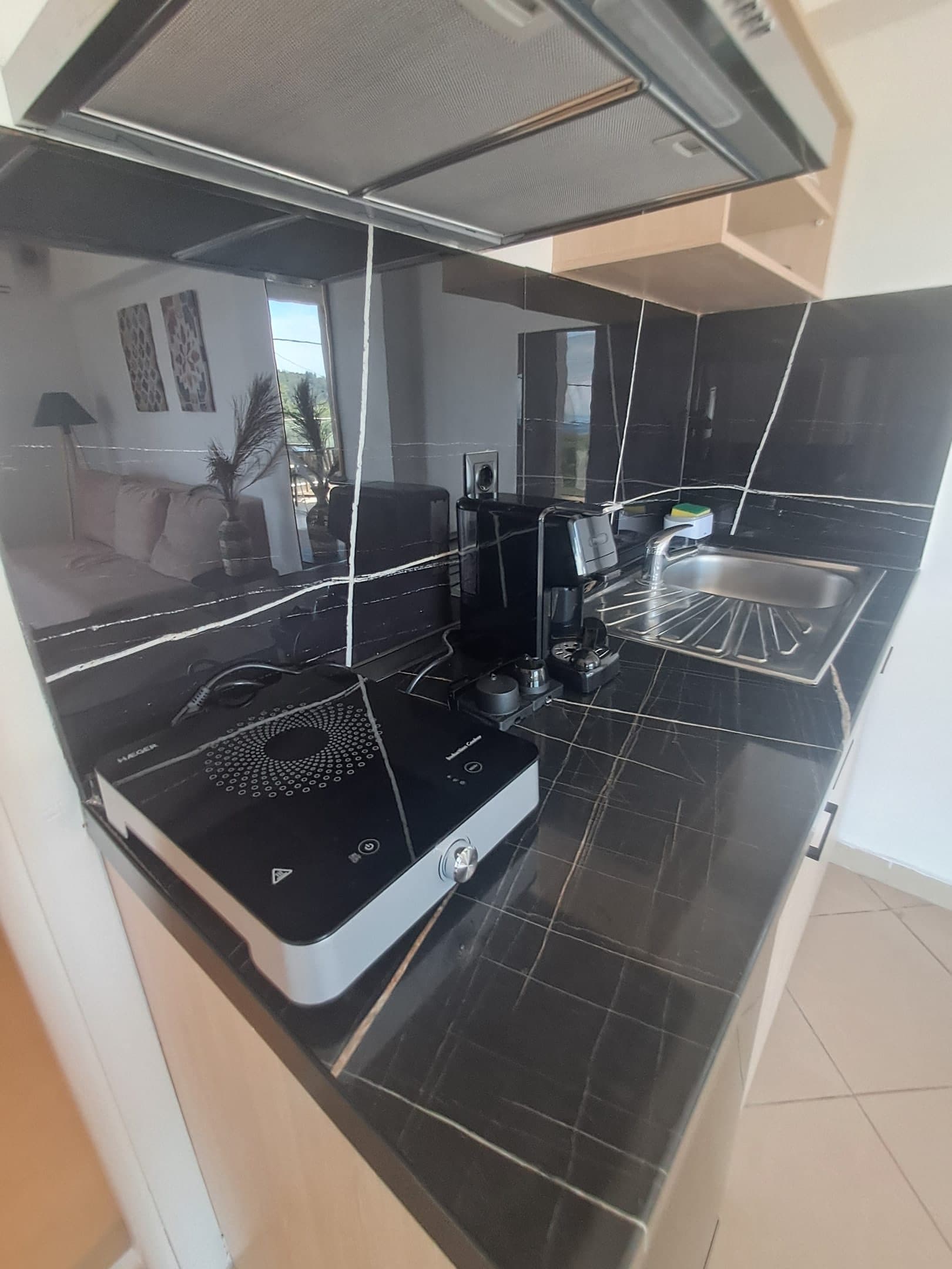 SEAVIEW APARTMENT, Potos – photo 12 of 18