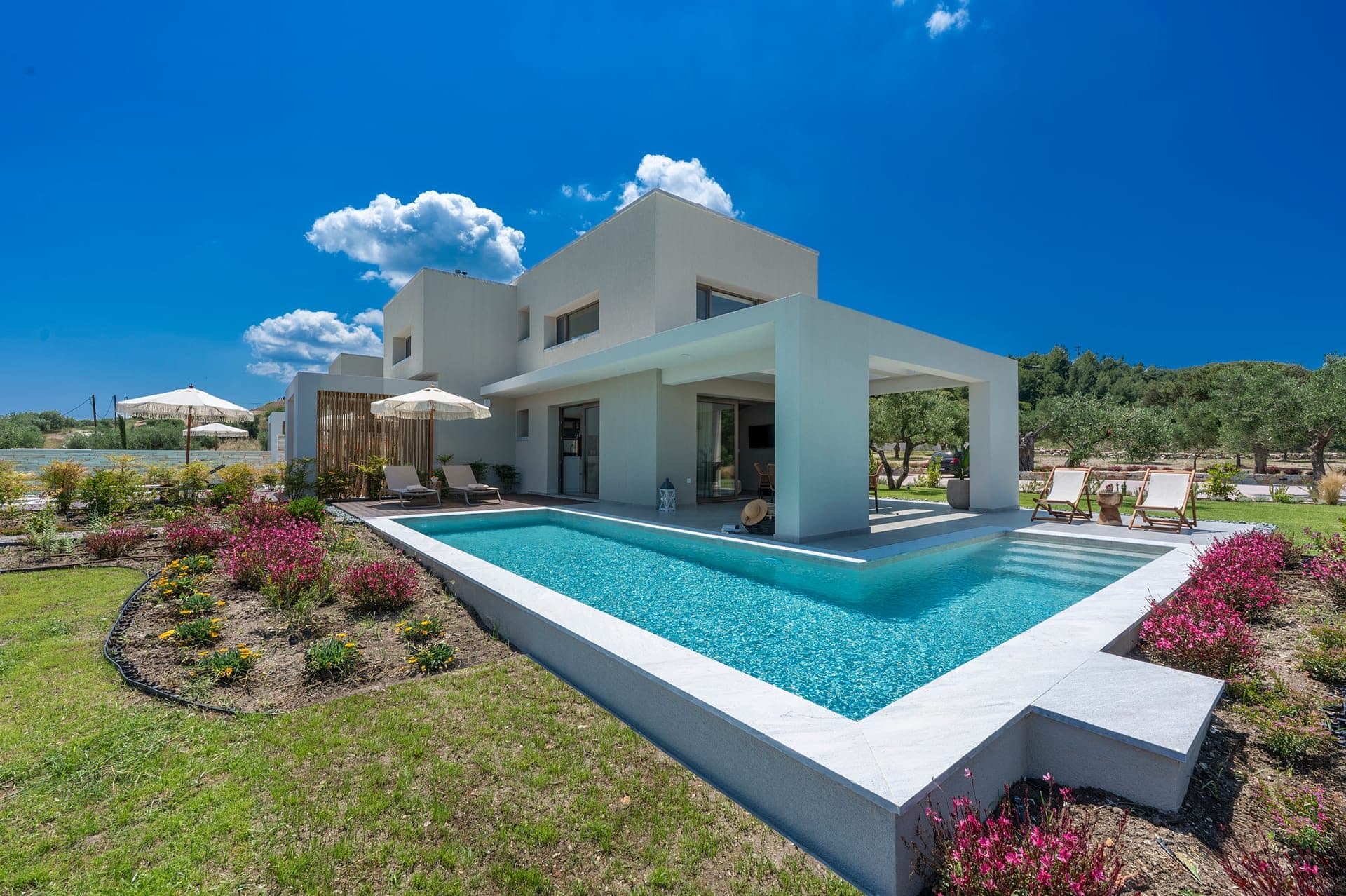 Exclusive Villa | Private Pool, Pallini – photo 2 of 21