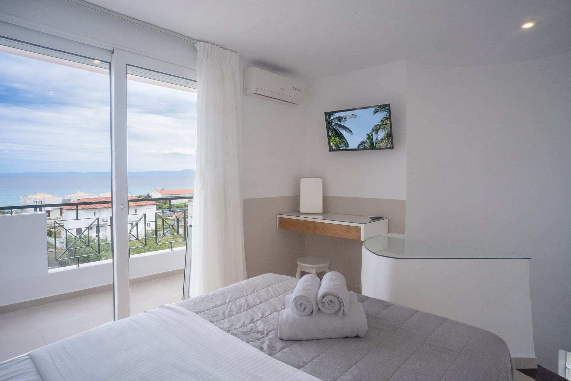 Elena Villa | Polichrono, Pallini – photo 8 of 21