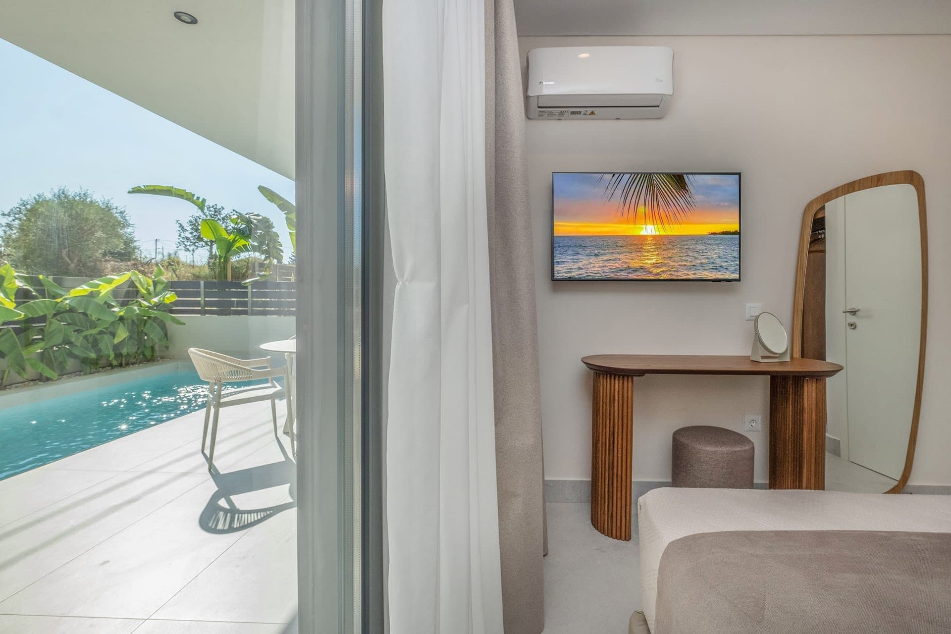 Private Pool Suite, Kallithea – photo 14 of 26