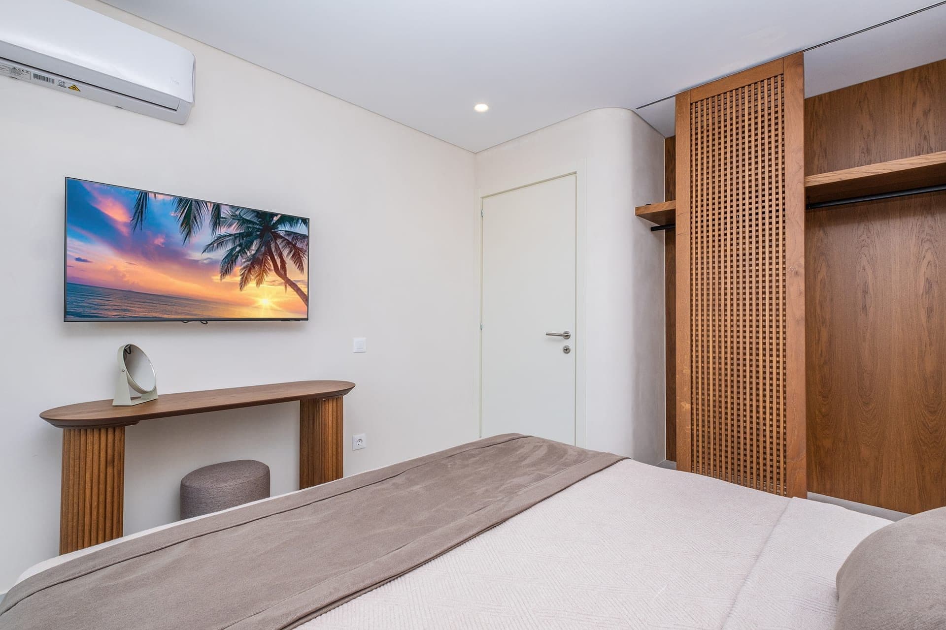 Suite with Private Pool and Partial Sea View, Kallithea – photo 36 of 36