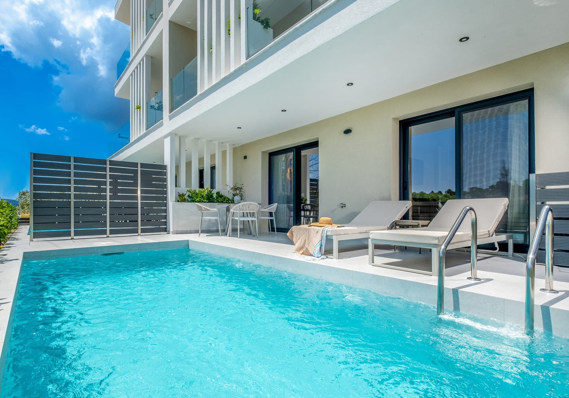 Suite with Private Pool and Partial Sea View, Kallithea – photo 11 of 36