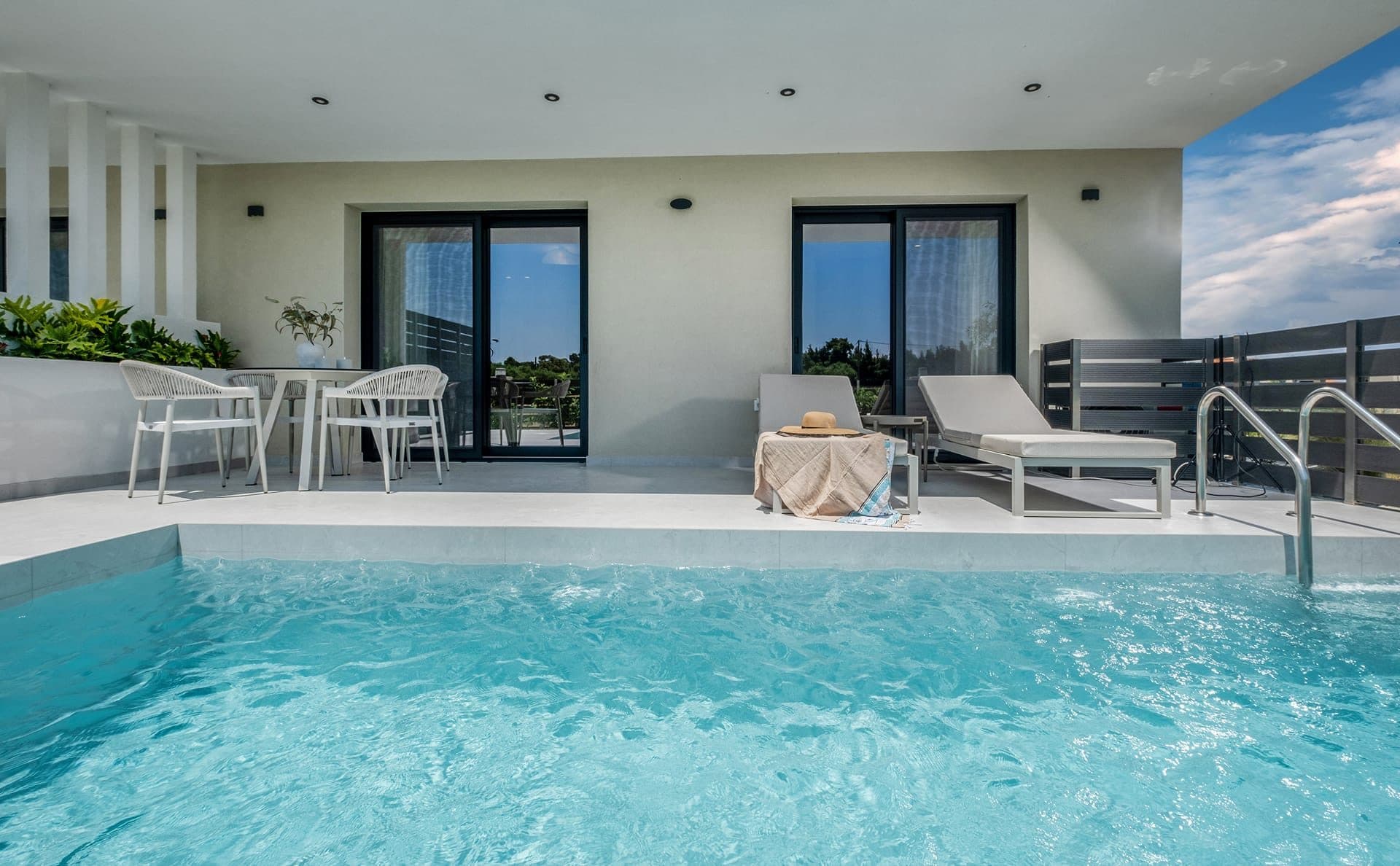 Suite with Private Pool and Partial Sea View, Kallithea – photo 2 of 36
