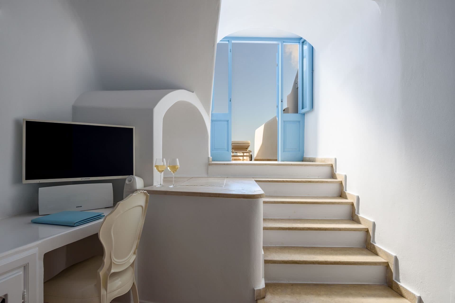 Lagoon | Indoor Jacuzzi Suite, Imerovigli – photo 6 of 15