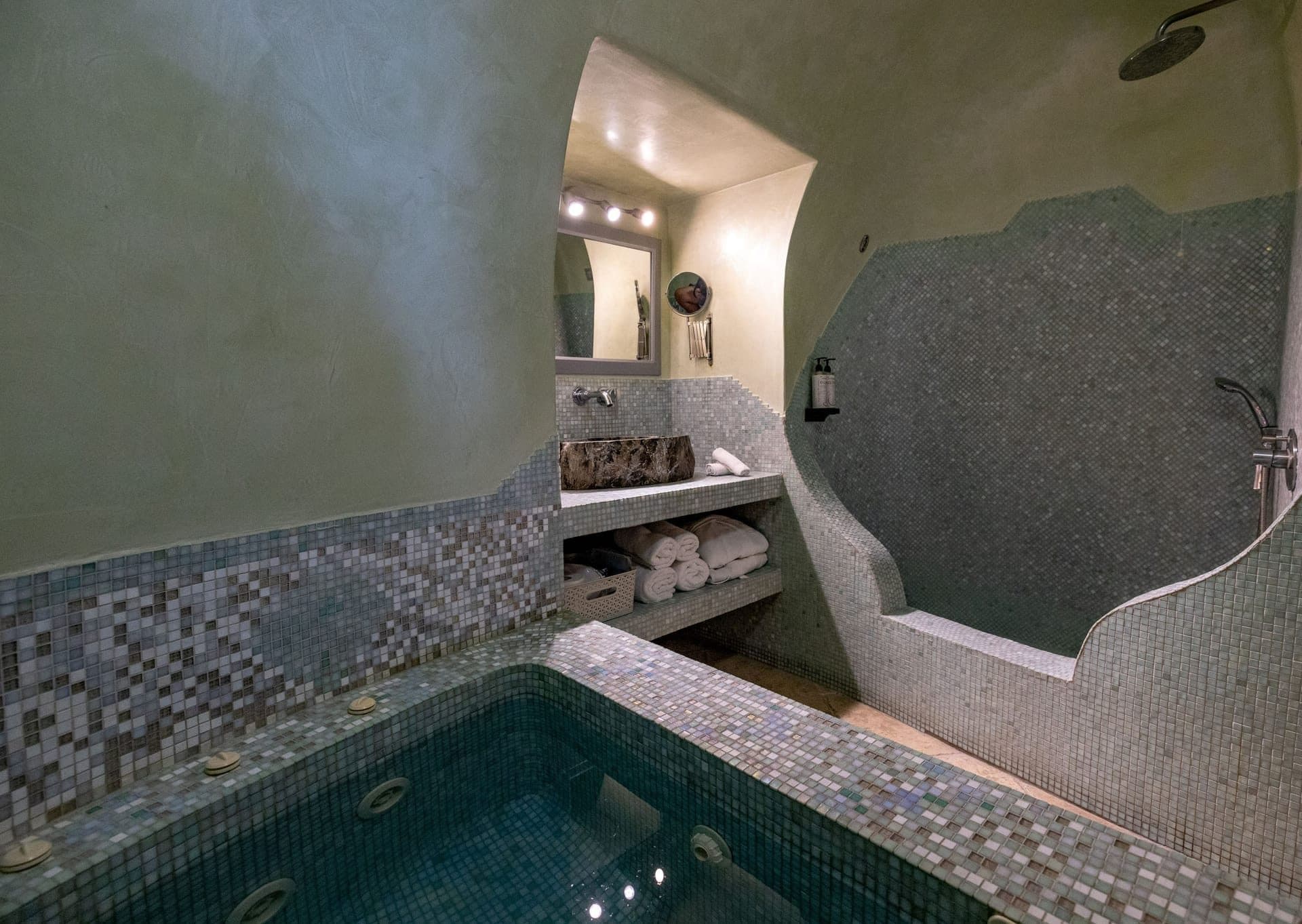 Lagoon | Indoor Jacuzzi Suite, Imerovigli – photo 15 of 15