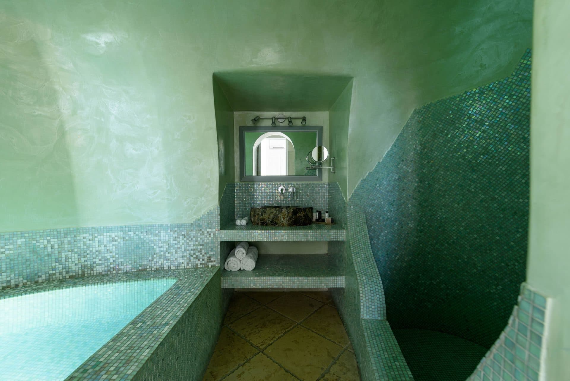 Lagoon | Indoor Jacuzzi Suite, Imerovigli – photo 3 of 15