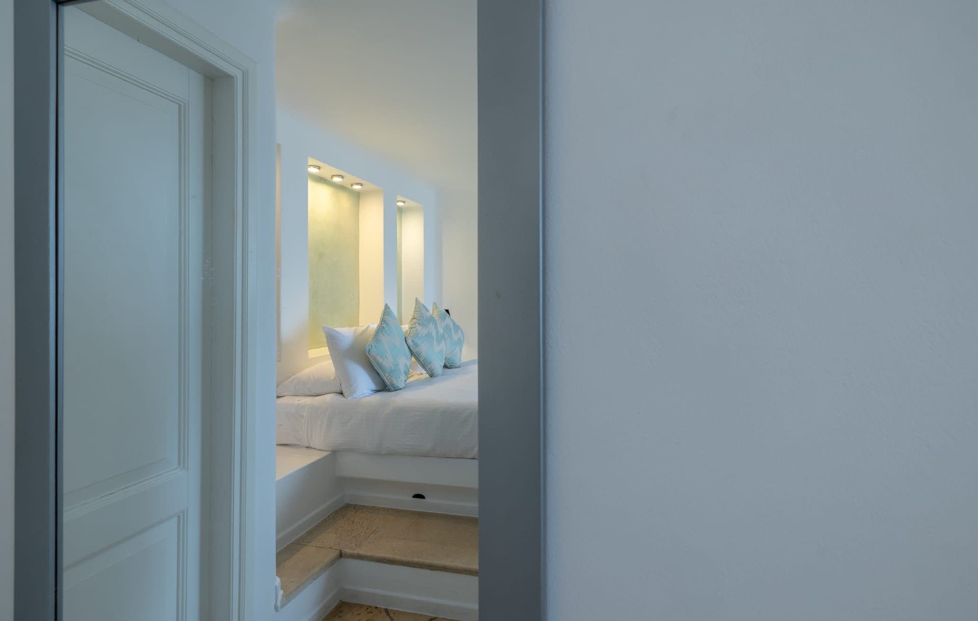 Lagoon | Indoor Jacuzzi Suite, Imerovigli – photo 11 of 15
