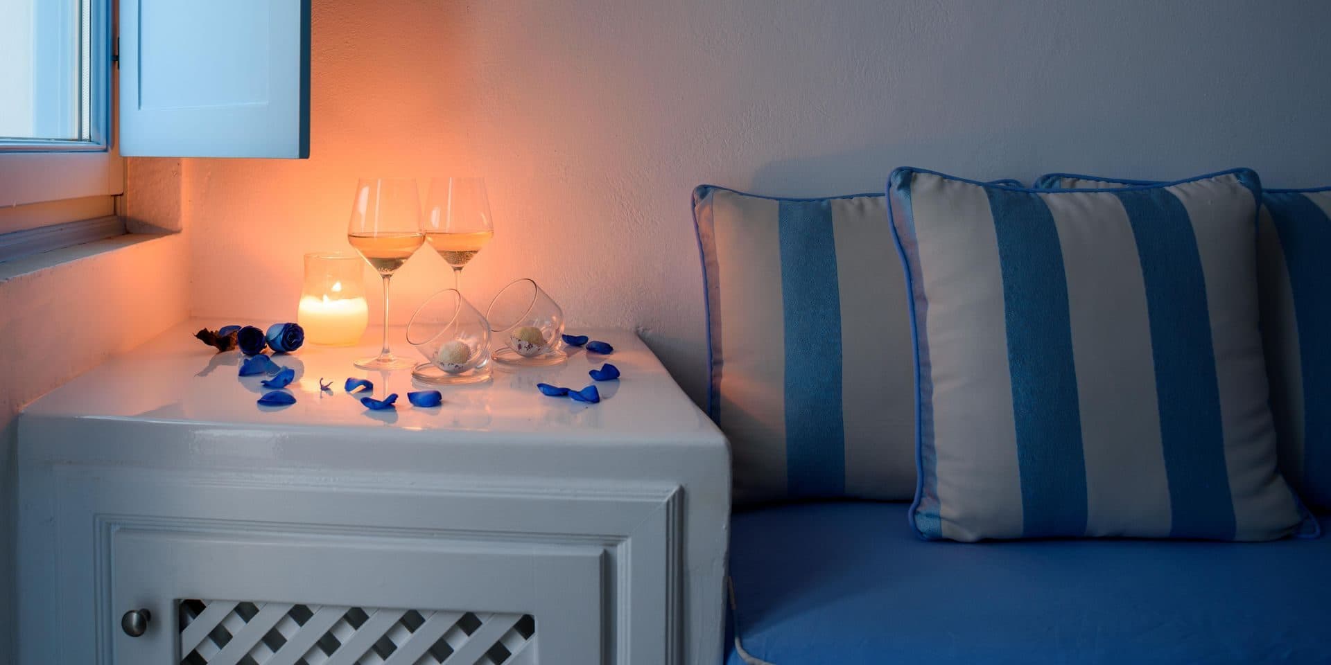 Moonlit | Outdoor Jacuzzi Suite, Imerovigli – photo 6 of 14
