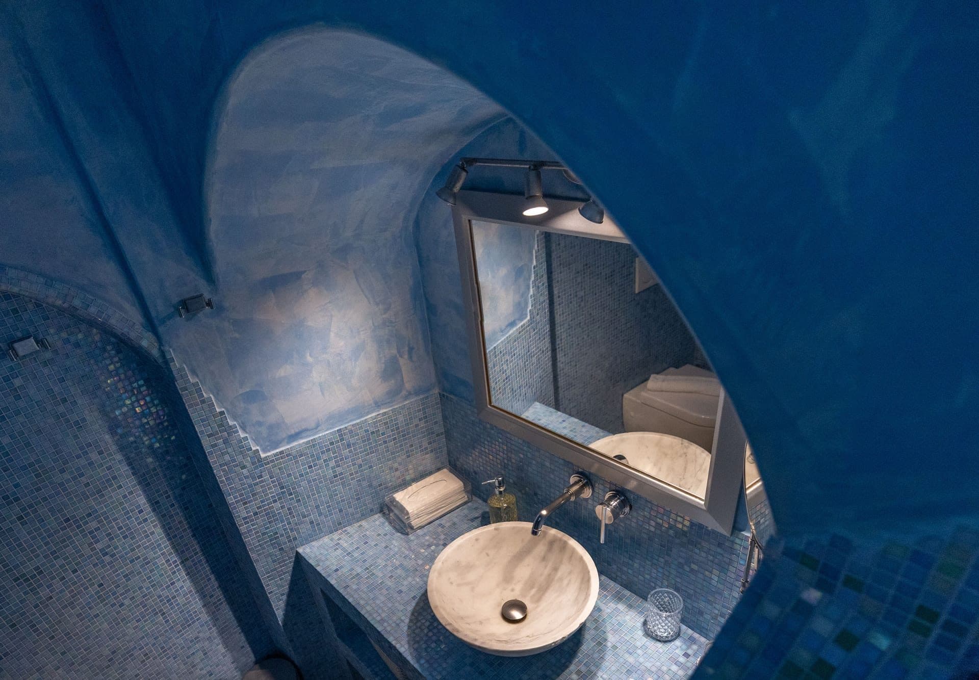 Moonlit | Outdoor Jacuzzi Suite, Imerovigli – photo 14 of 14