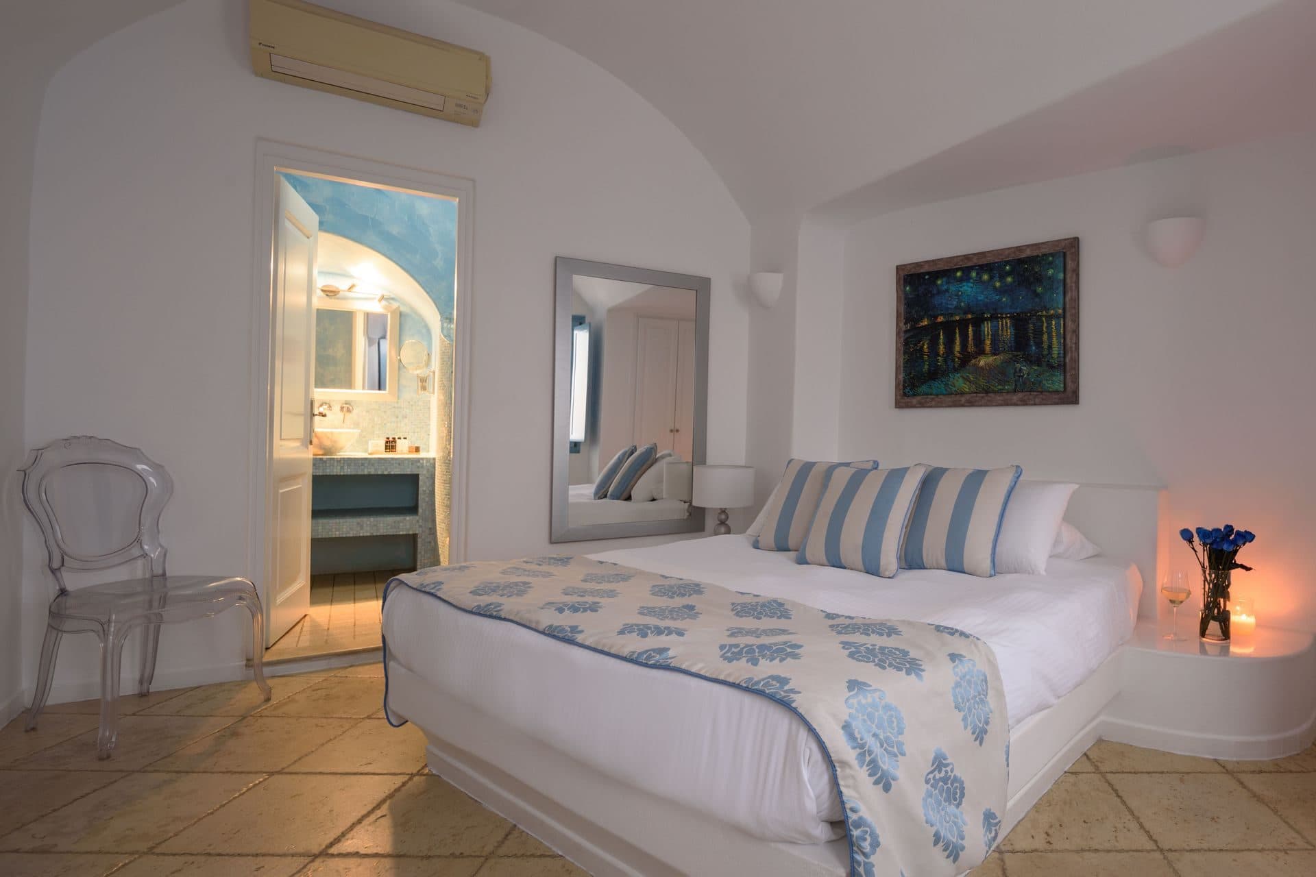 Moonlit | Outdoor Jacuzzi Suite, Imerovigli – photo 7 of 14