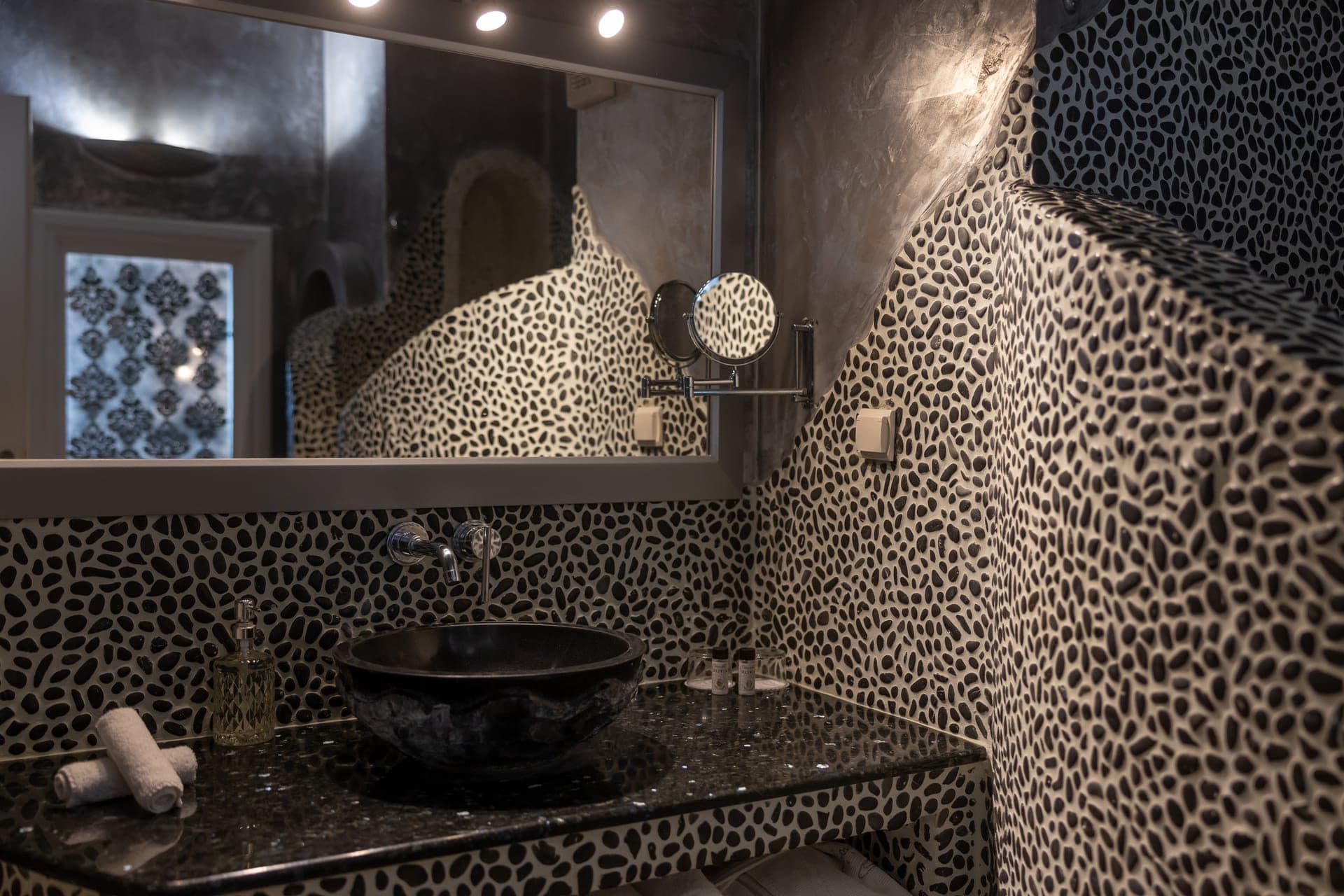 Harmony | Outdoor Jacuzzi Suite, Imerovigli – photo 14 of 28