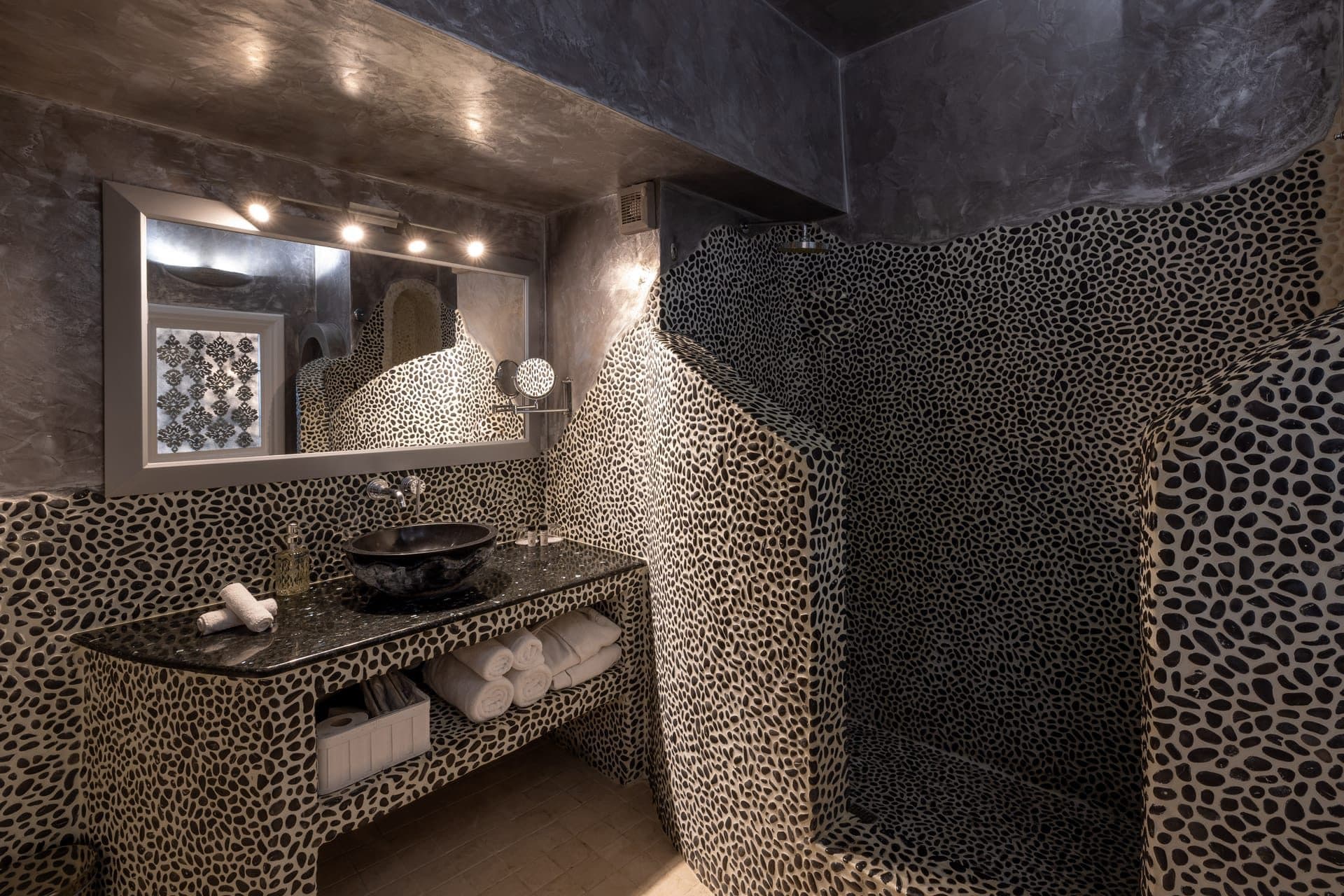 Harmony | Outdoor Jacuzzi Suite, Imerovigli – photo 27 of 28