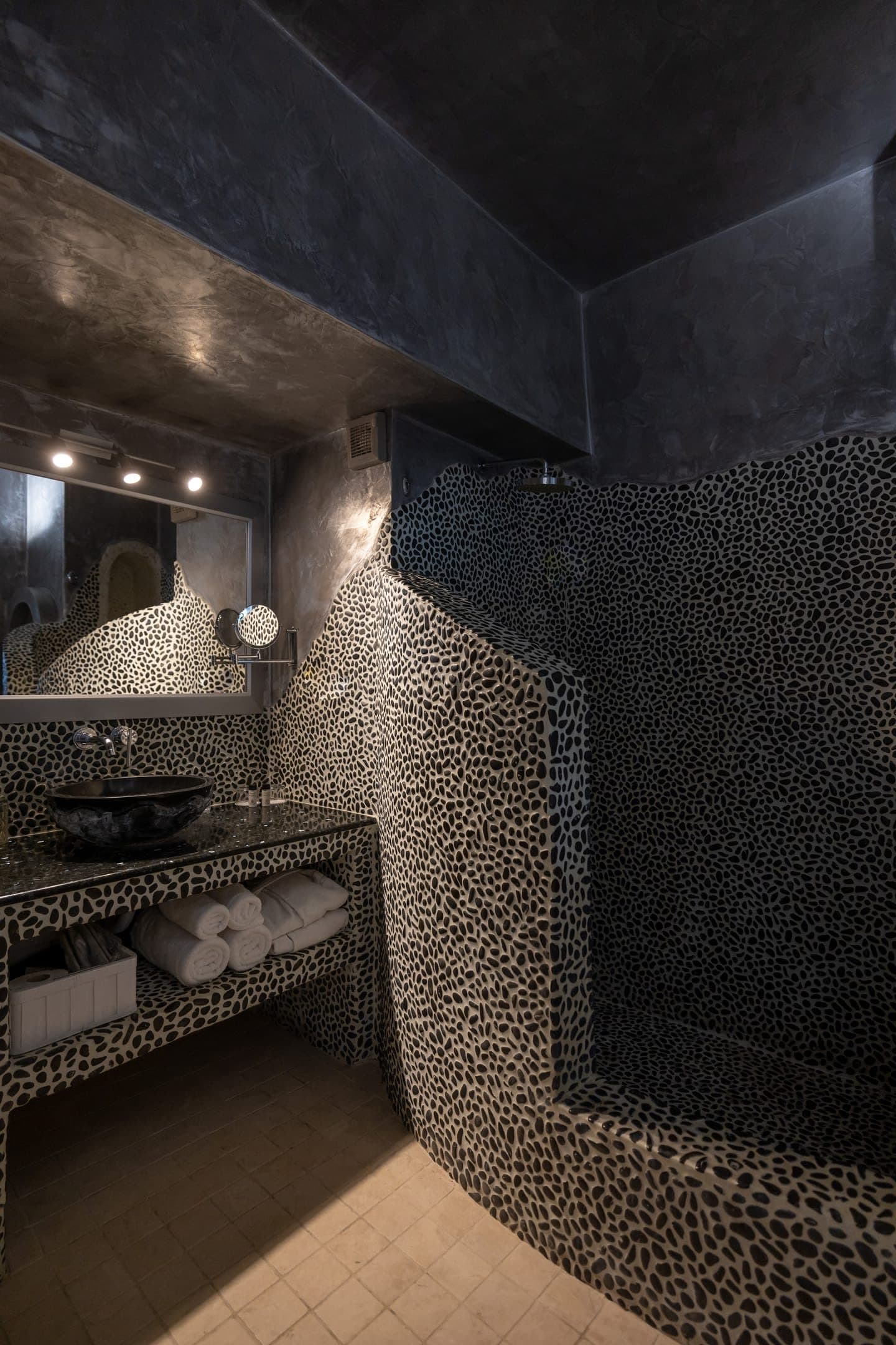 Harmony | Outdoor Jacuzzi Suite, Imerovigli – photo 20 of 28