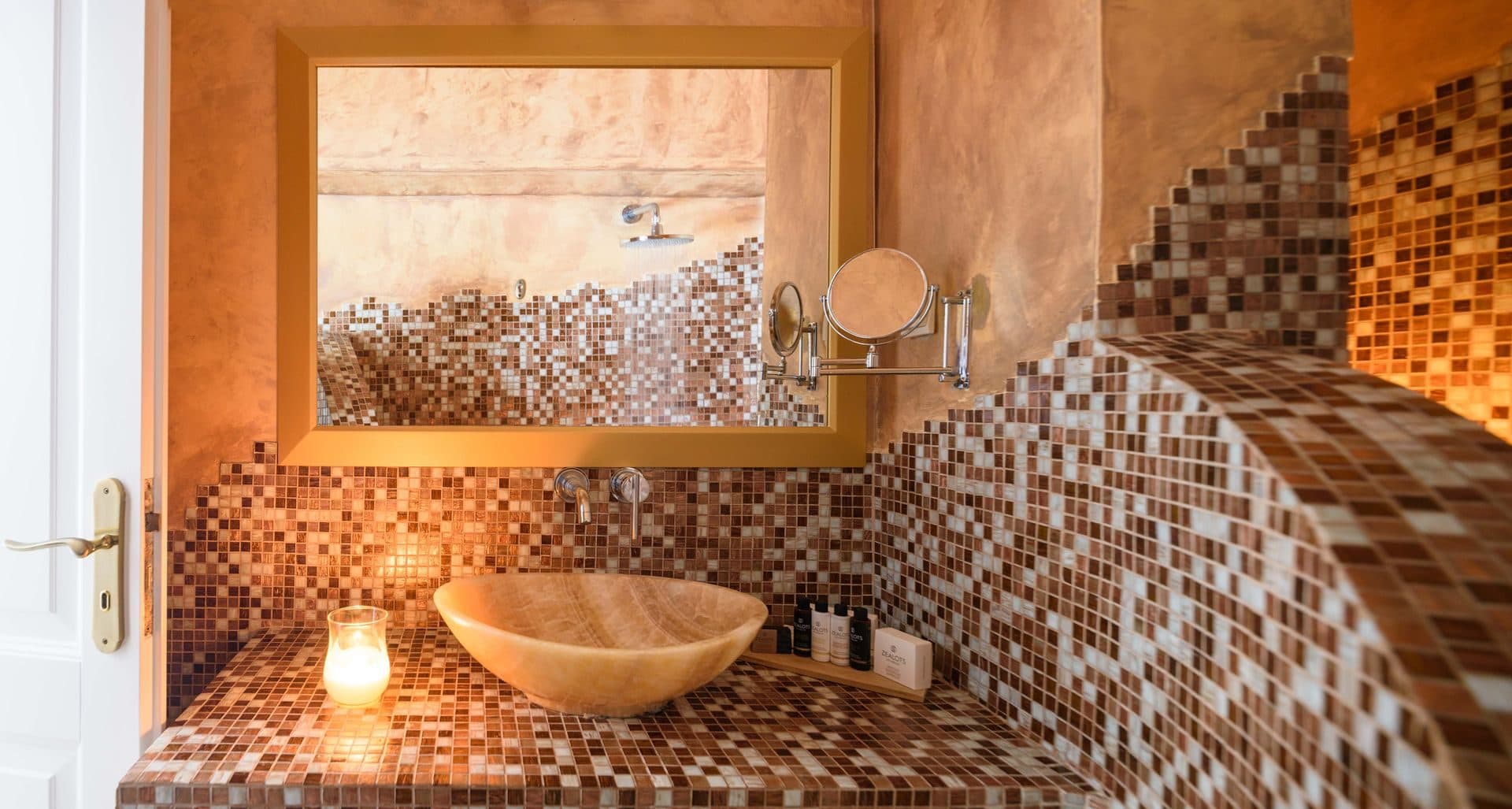 Charm | Outdoor Jacuzzi Suite, Imerovigli – photo 3 of 25