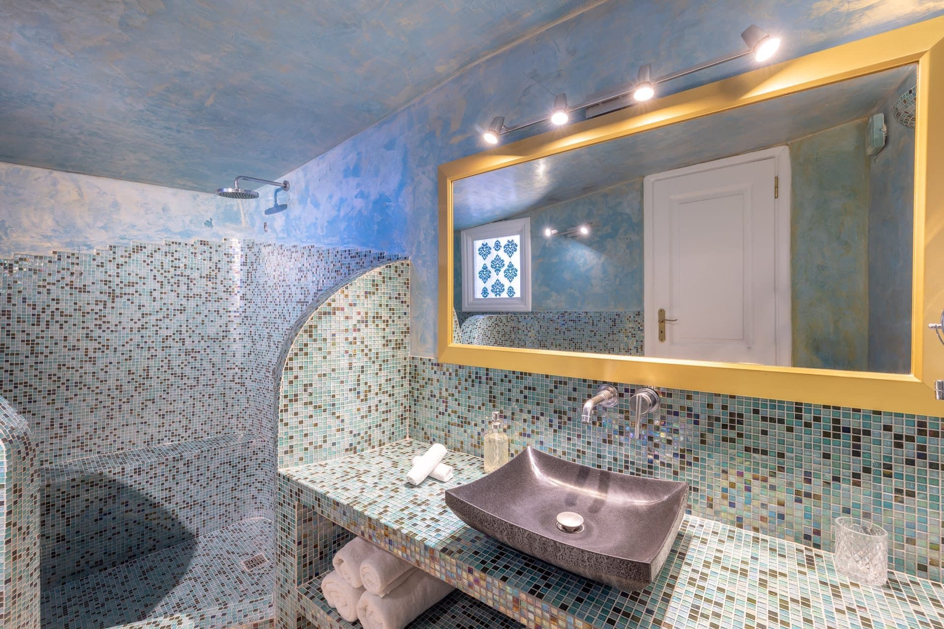 Heaven | Outdoor Jacuzzi Suite, Imerovigli – photo 26 of 30