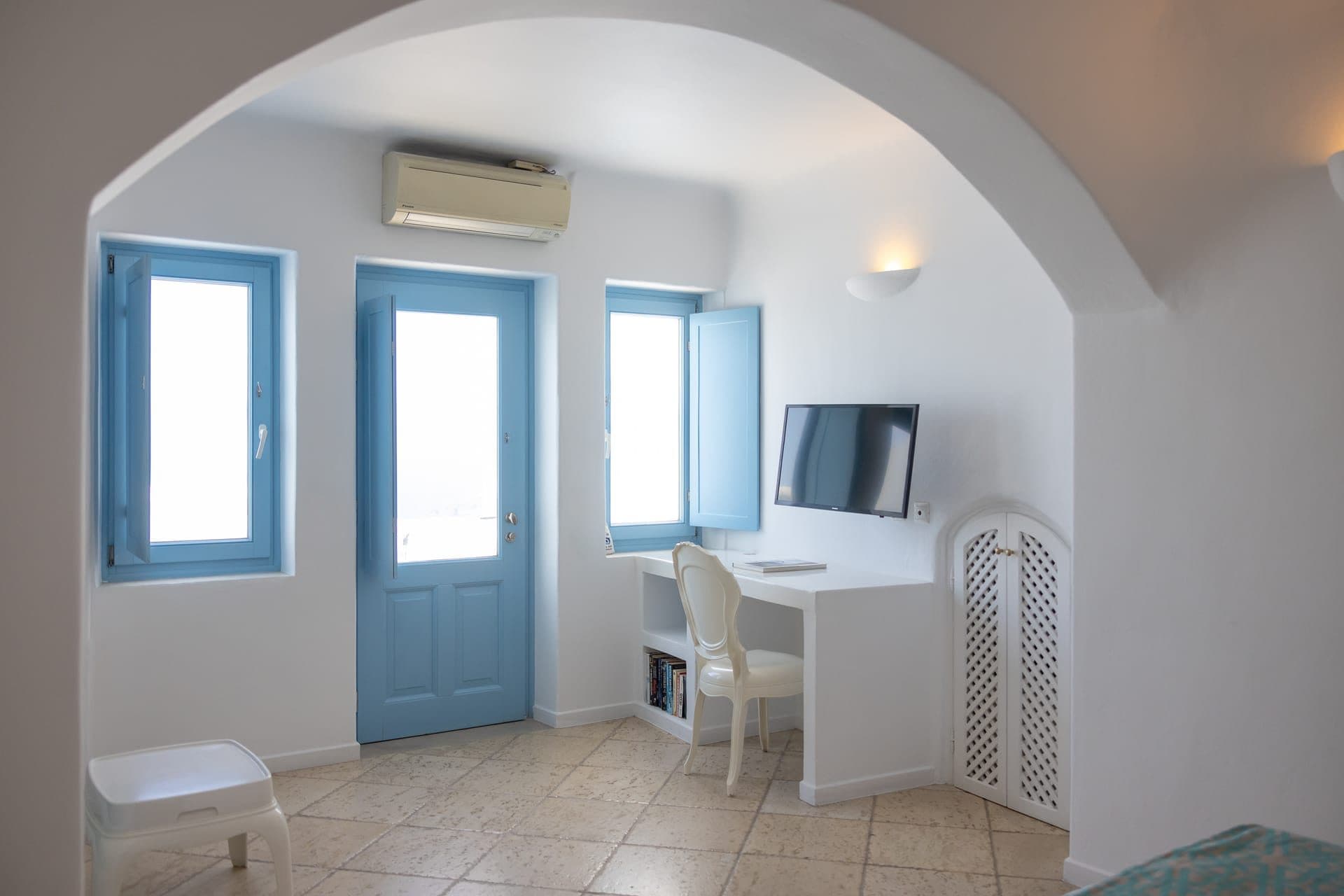 Heaven | Outdoor Jacuzzi Suite, Imerovigli – photo 17 of 30