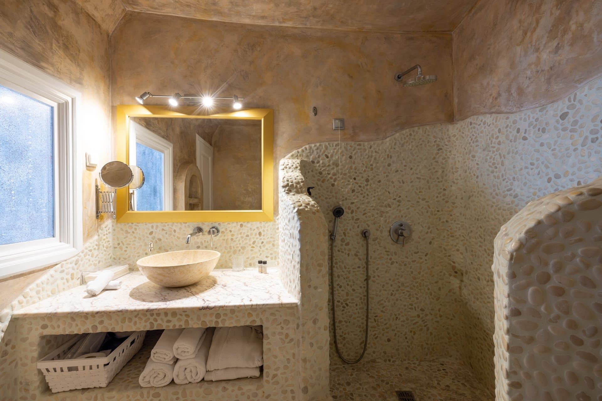 Rose | Outdoor Jacuzzi Suite, Imerovigli – photo 26 of 29
