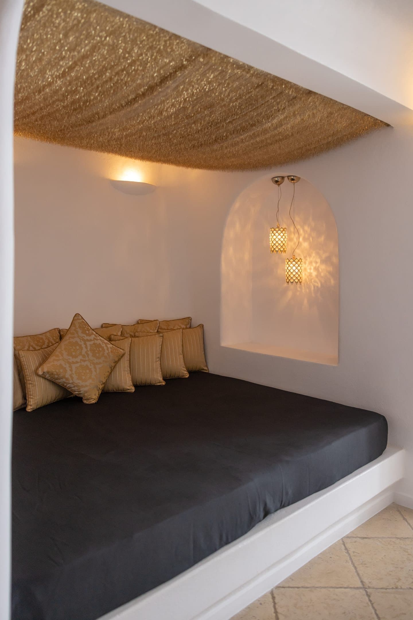 Golden Echo | Outdoor & Indoor Jacuzzi Suite, Imerovigli – photo 19 of 45