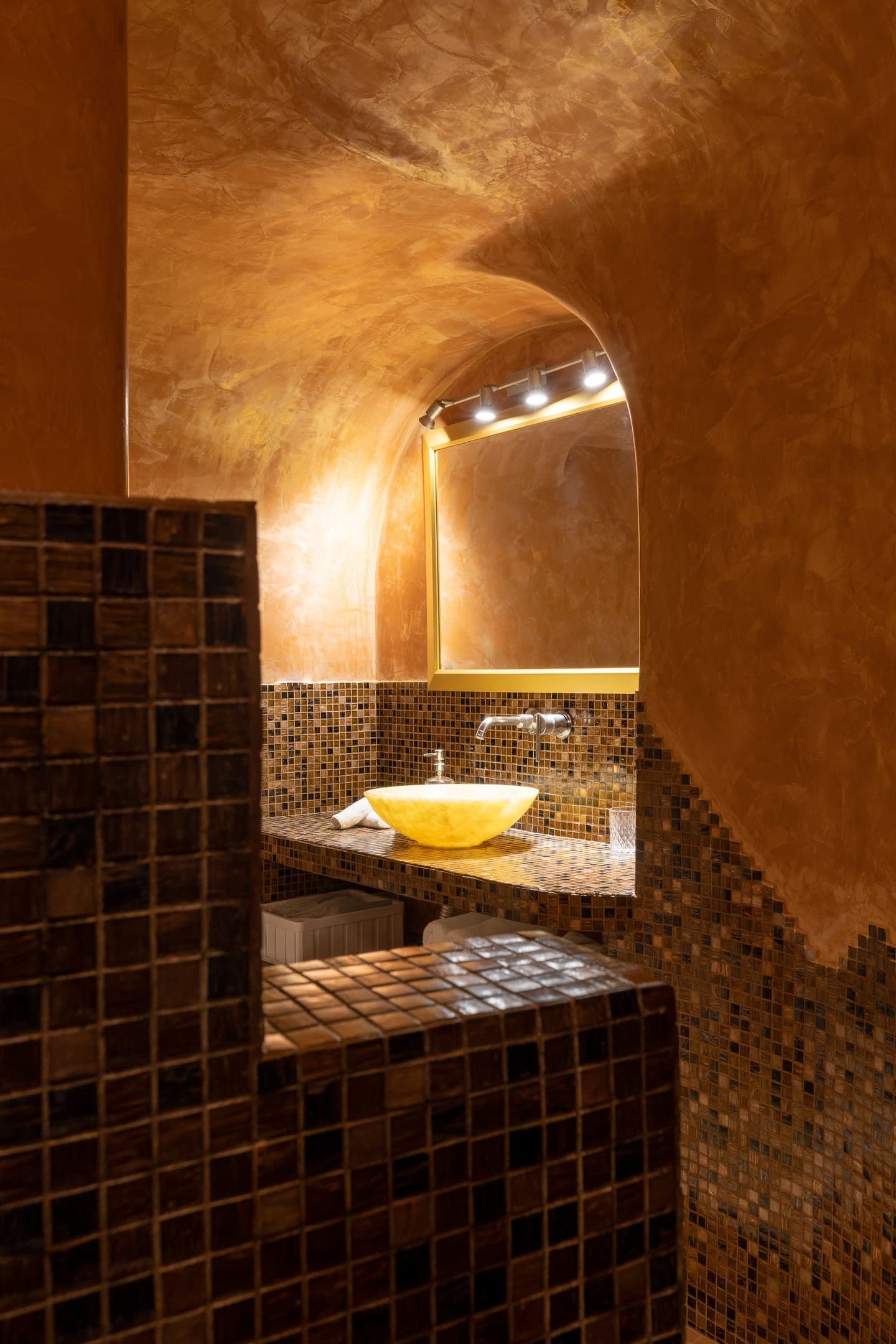 Golden Echo | Outdoor & Indoor Jacuzzi Suite, Imerovigli – photo 39 of 45