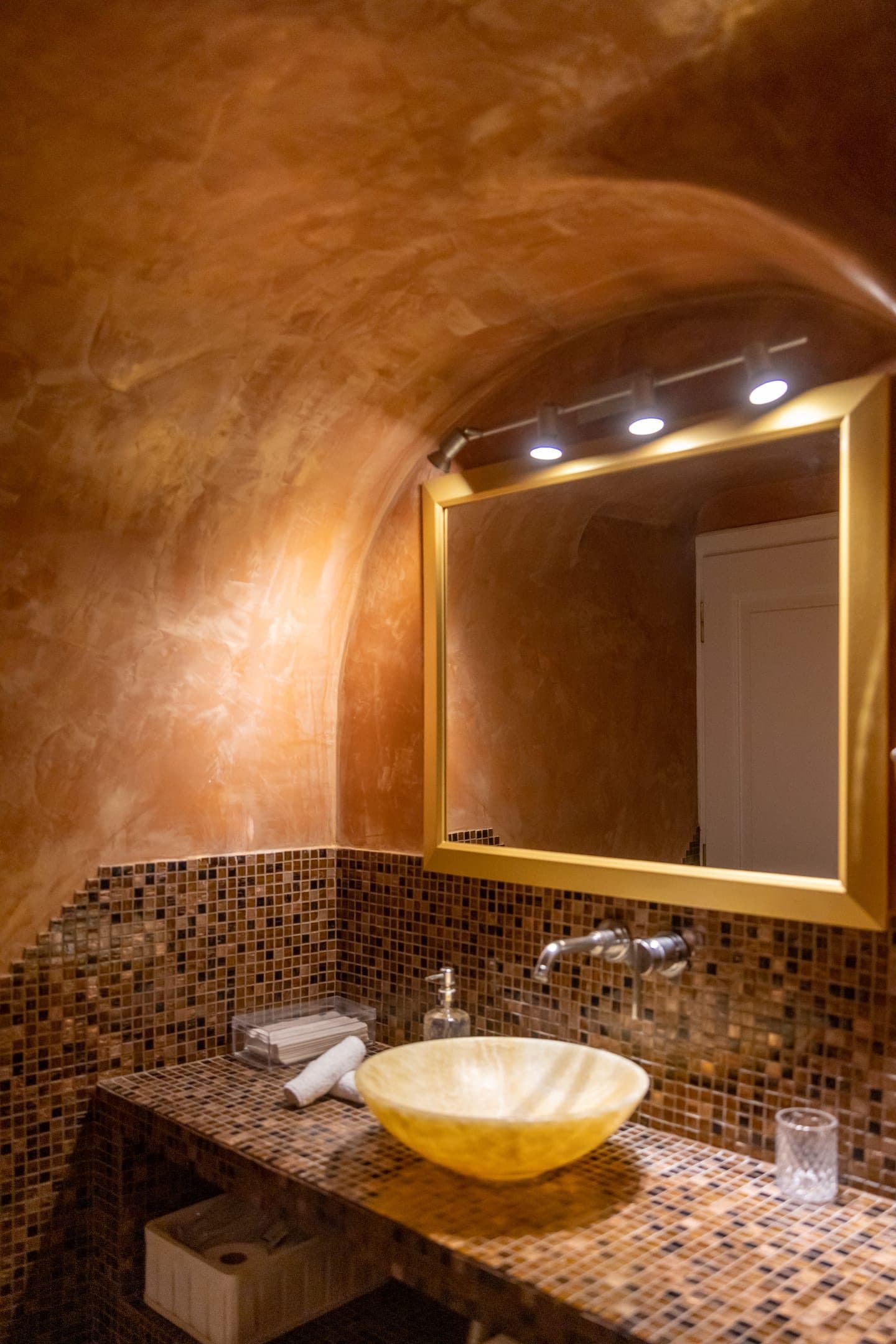 Golden Echo | Outdoor & Indoor Jacuzzi Suite, Imerovigli – photo 24 of 45