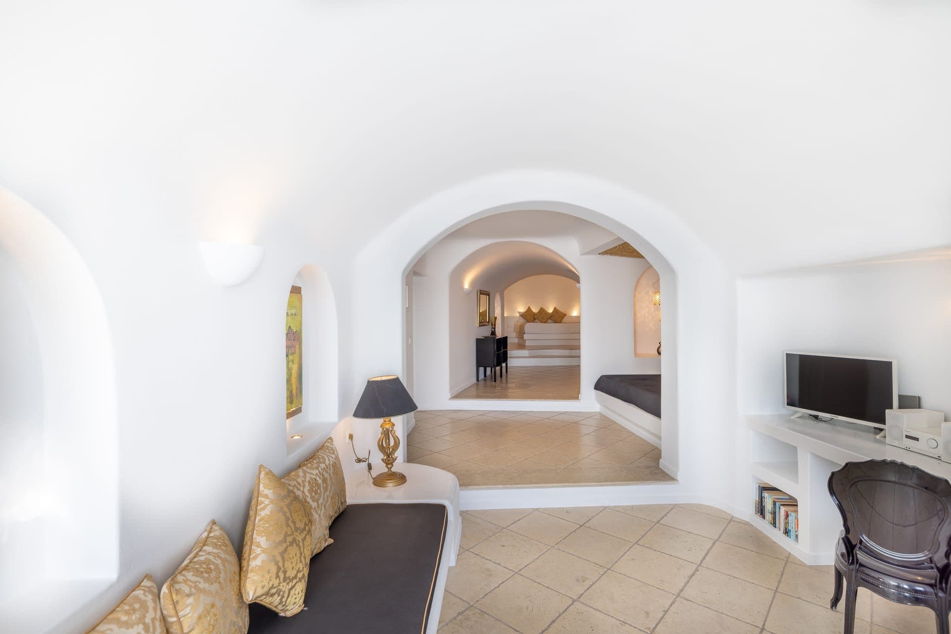Golden Echo | Outdoor & Indoor Jacuzzi Suite, Imerovigli – photo 42 of 45
