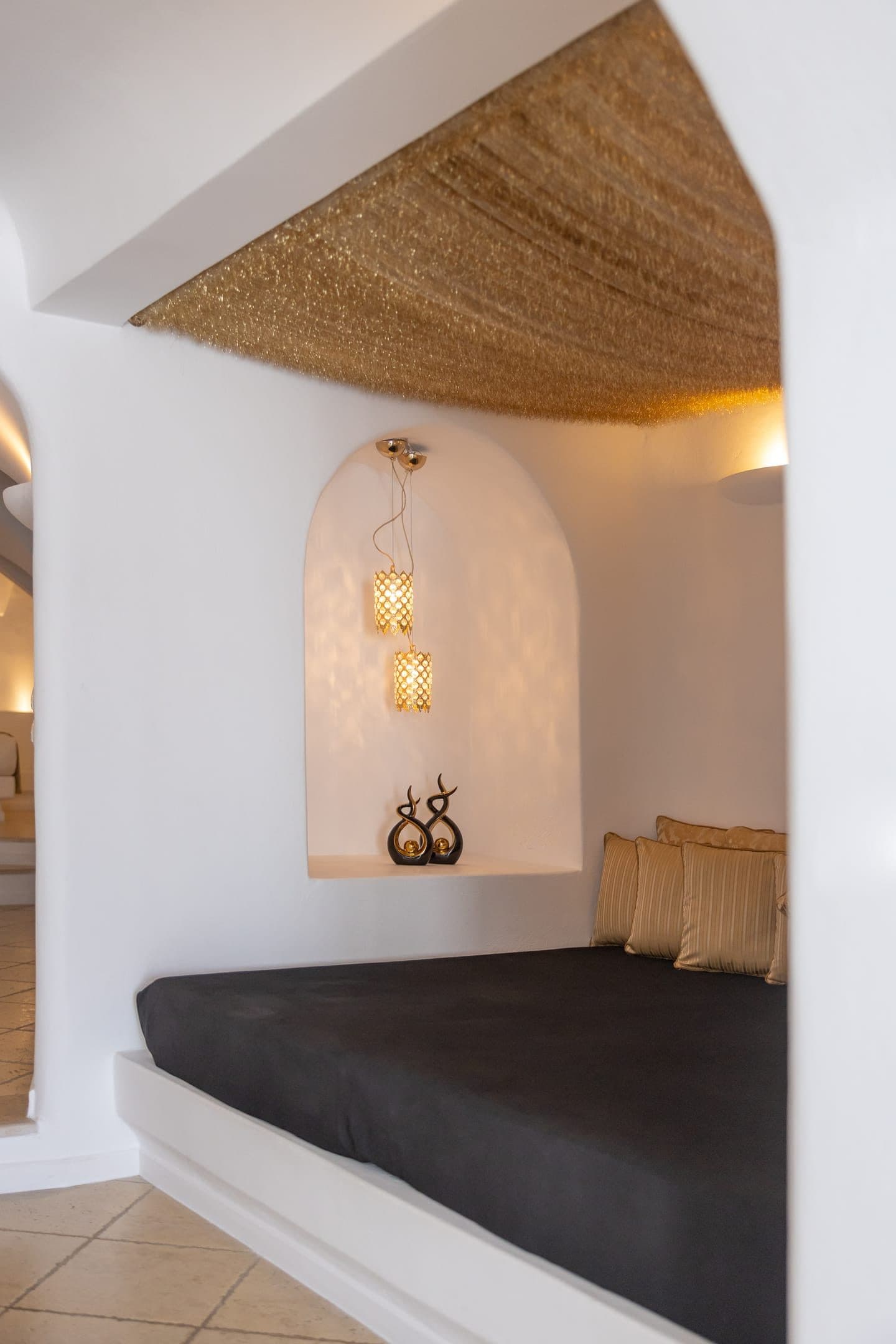 Golden Echo | Outdoor & Indoor Jacuzzi Suite, Imerovigli – photo 9 of 45
