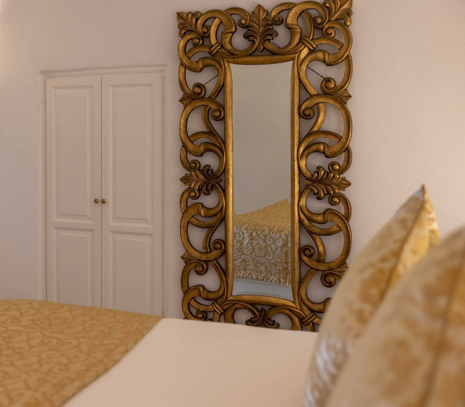 Golden Echo | Outdoor & Indoor Jacuzzi Suite, Imerovigli – photo 15 of 45