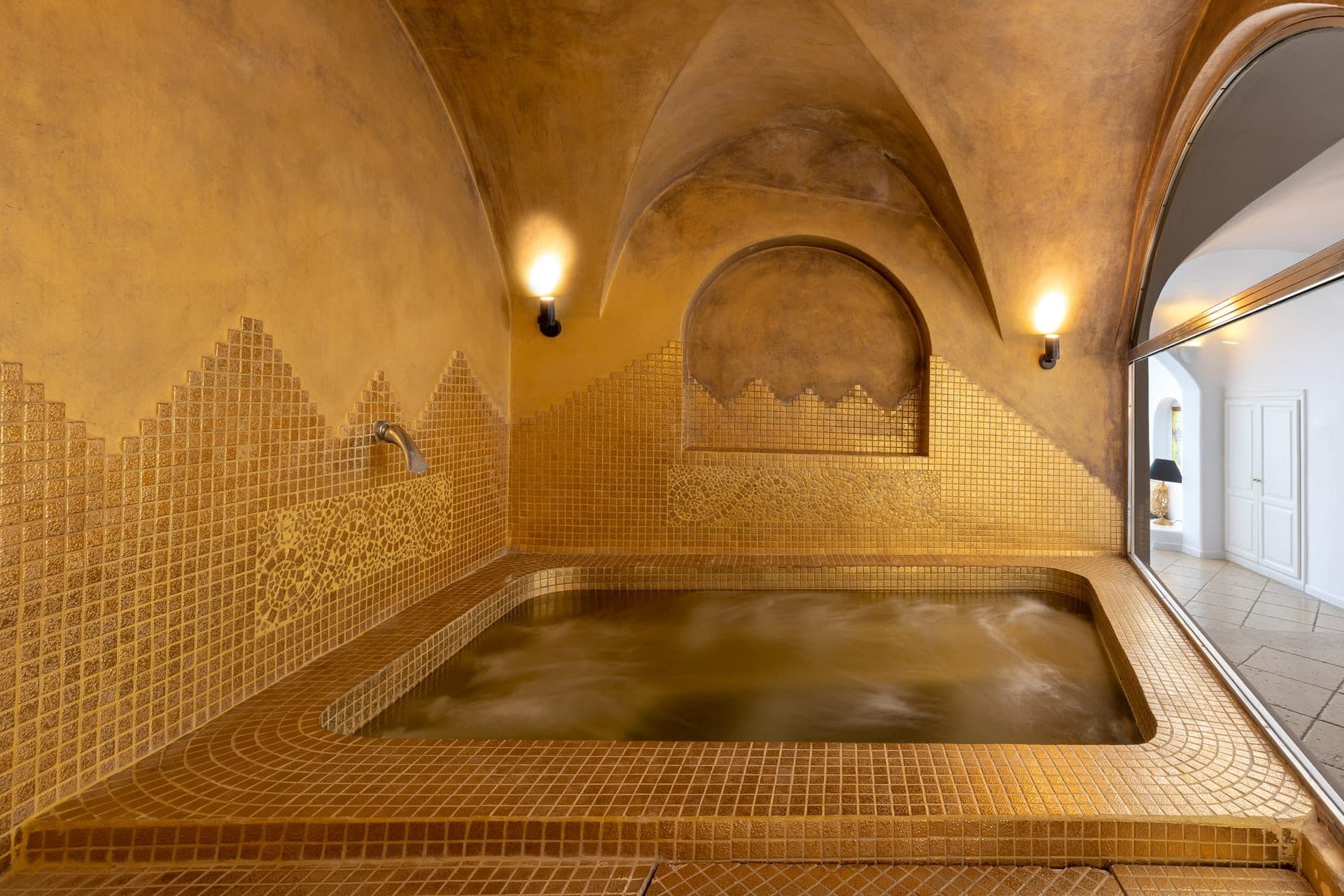 Golden Echo | Outdoor & Indoor Jacuzzi Suite, Imerovigli – photo 31 of 45