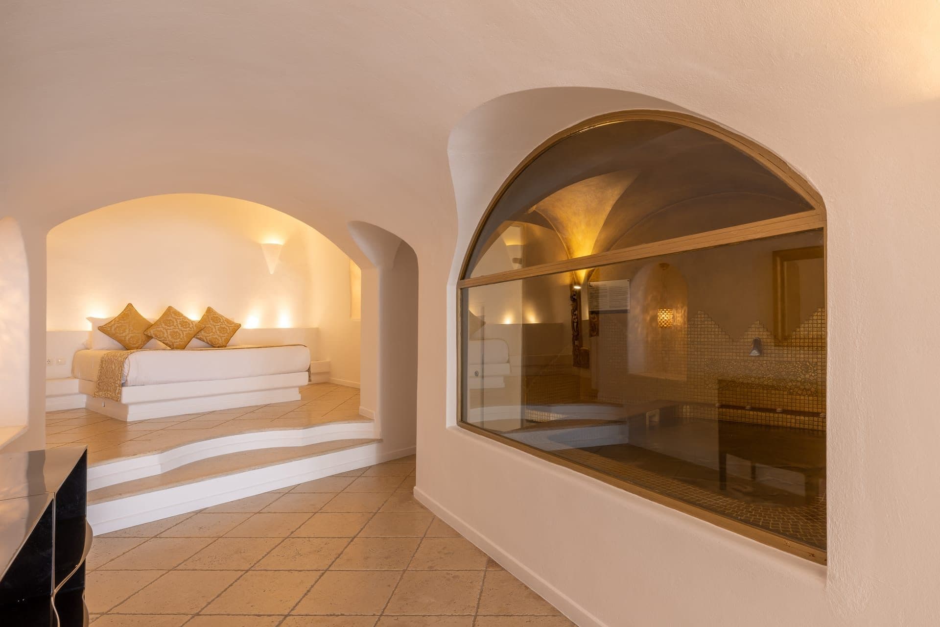Golden Echo | Outdoor & Indoor Jacuzzi Suite, Imerovigli – photo 30 of 45