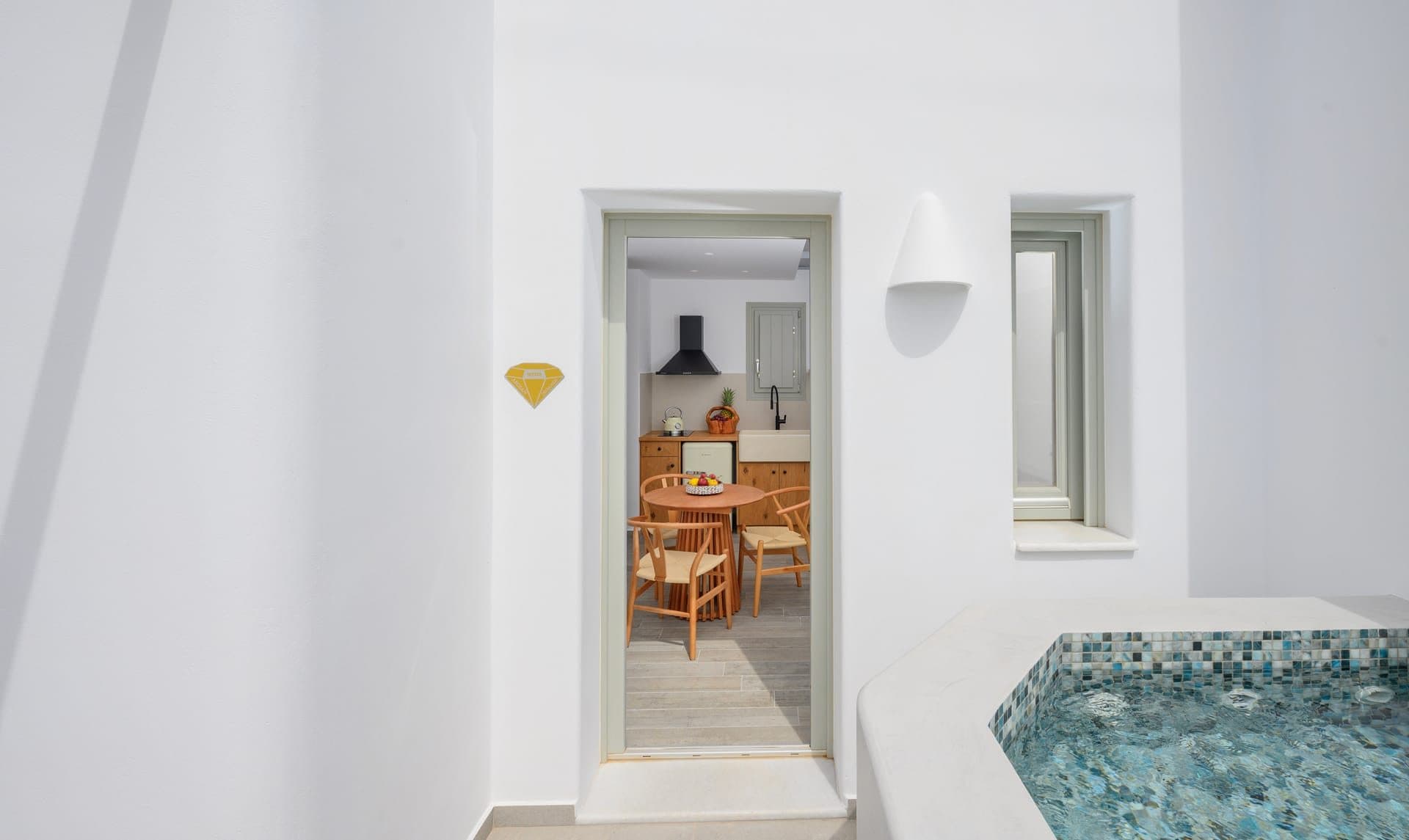 Gold Diamond Suite With Hot Tub, Fira – photo 17 of 25