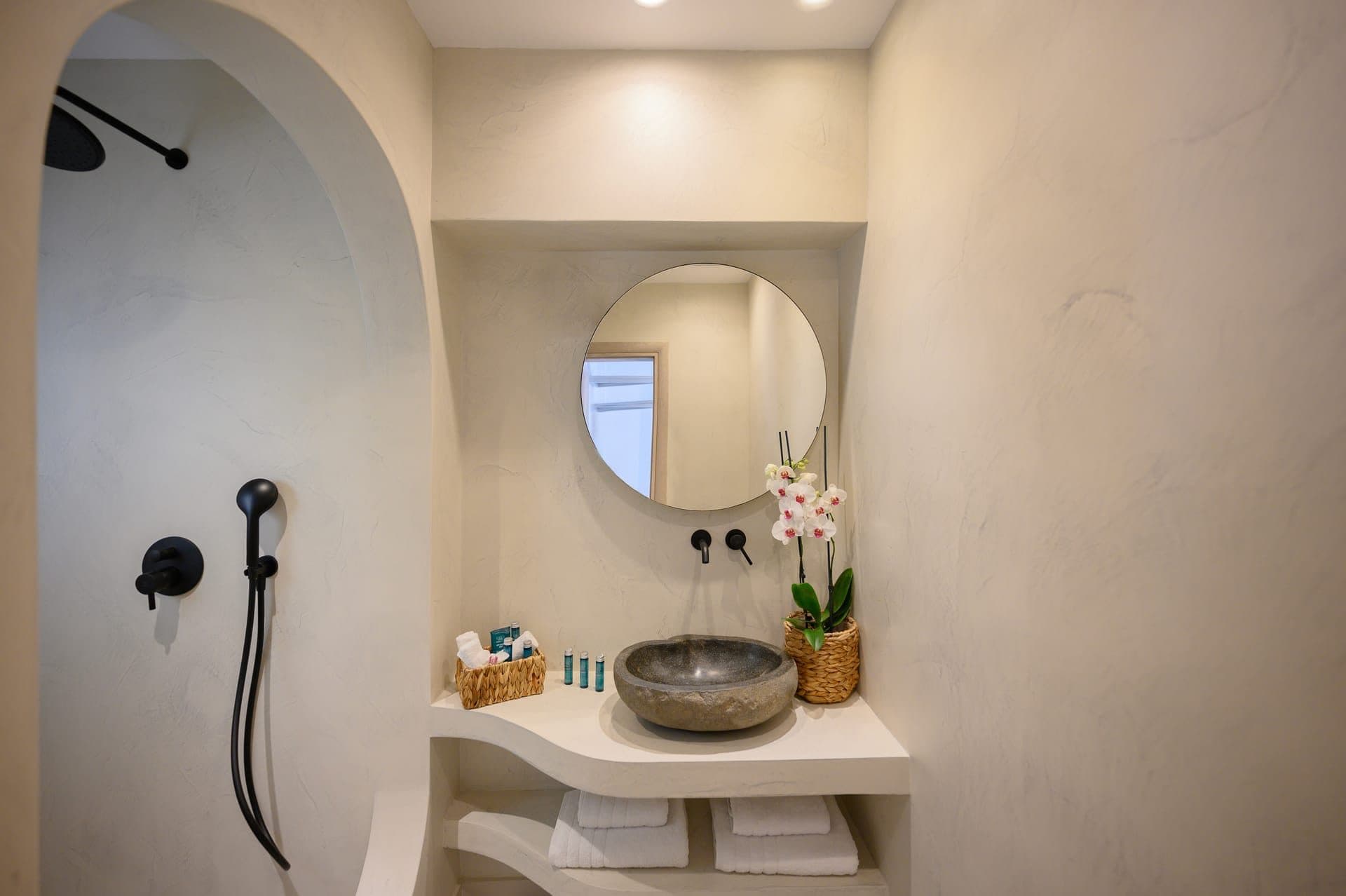 Green Diamond Suite with Hot Tub, Fira – photo 12 of 18