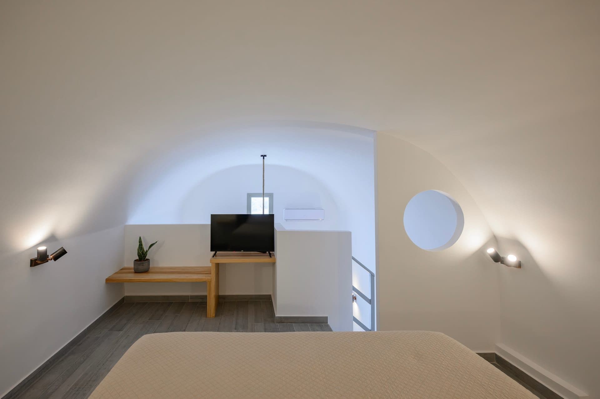 Green Diamond Suite with Hot Tub, Fira – photo 9 of 18