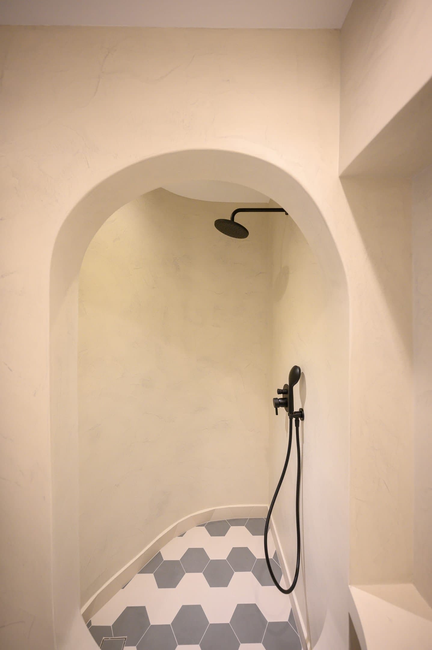 Green Diamond Suite with Hot Tub, Fira – photo 13 of 18