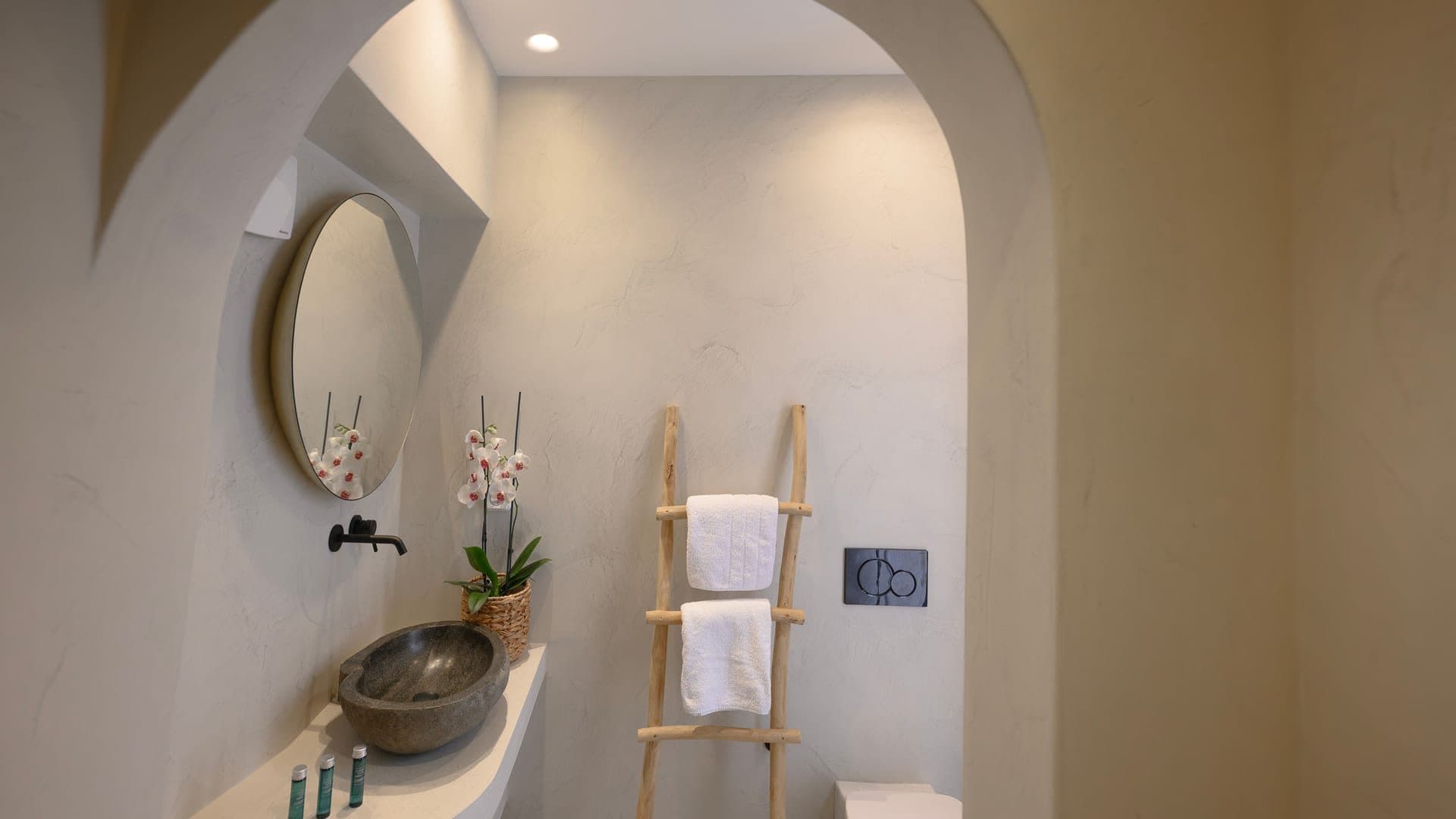 Green Diamond Suite with Hot Tub, Fira – photo 18 of 18